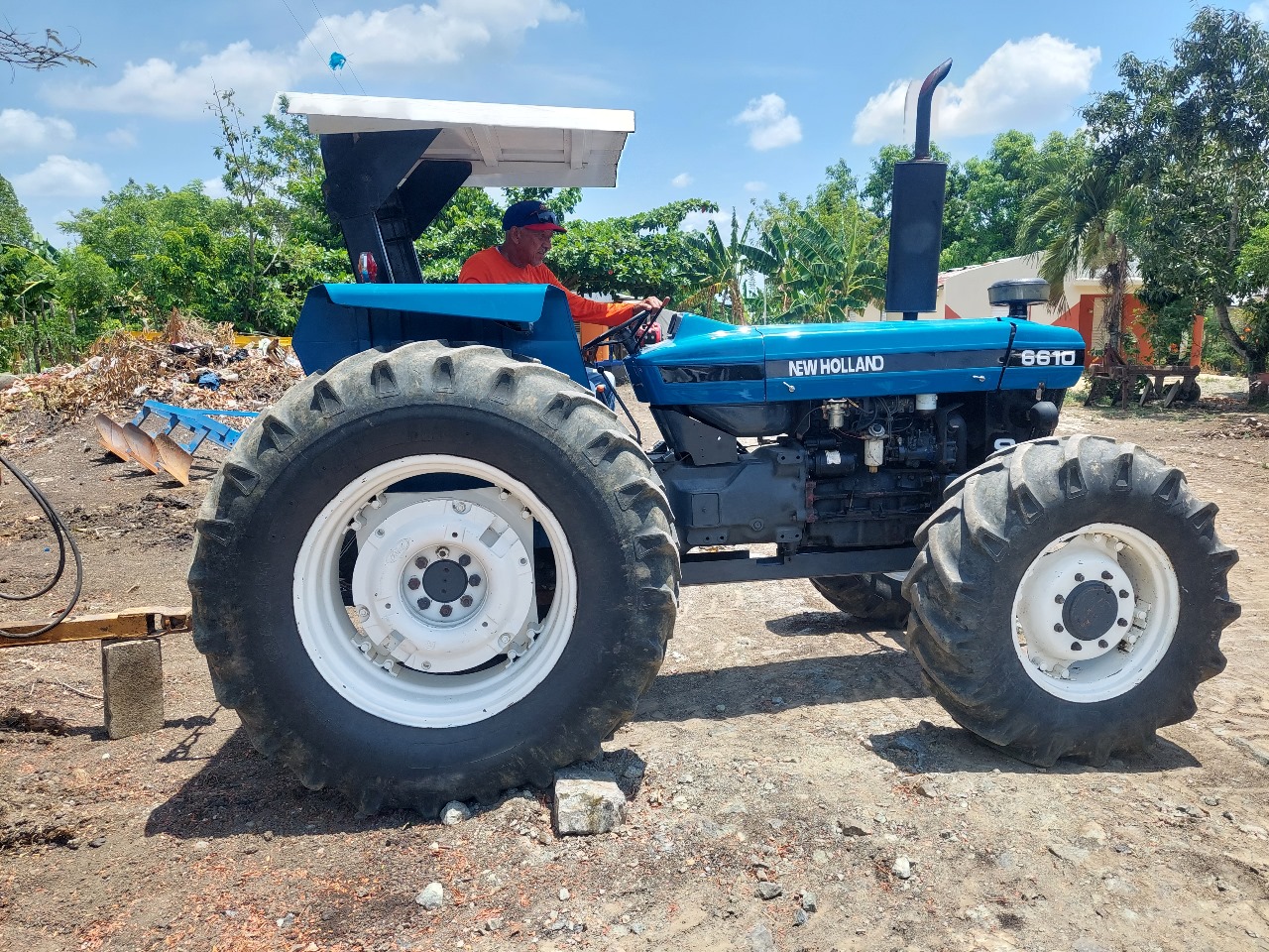 otros vehiculos - EN VENTA: Tractor New Holland 6610 4x4 con Rastra  0