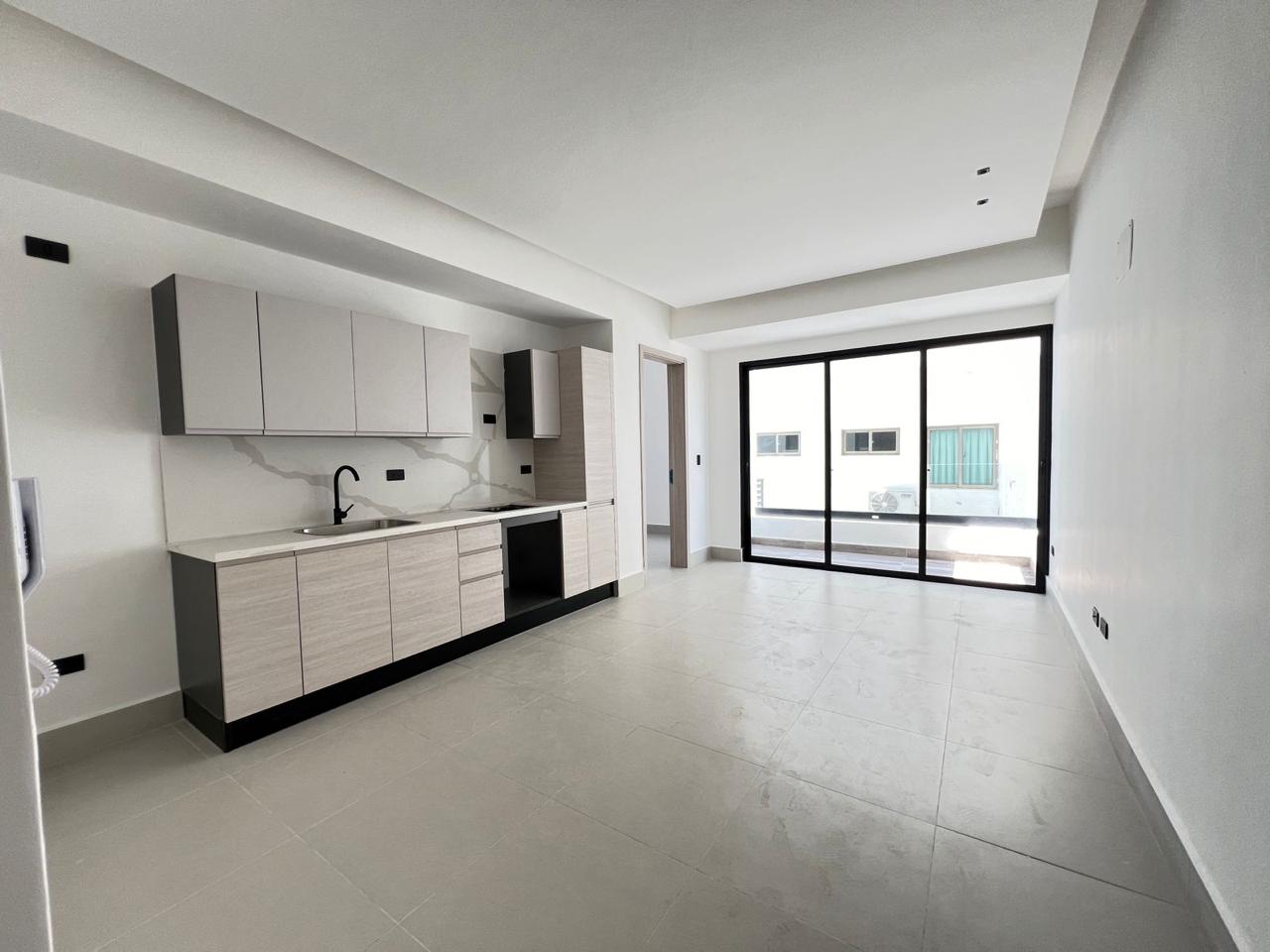 apartamentos - Vendo Evaristo morales piso 8 una hab 1.5 baños pa 4