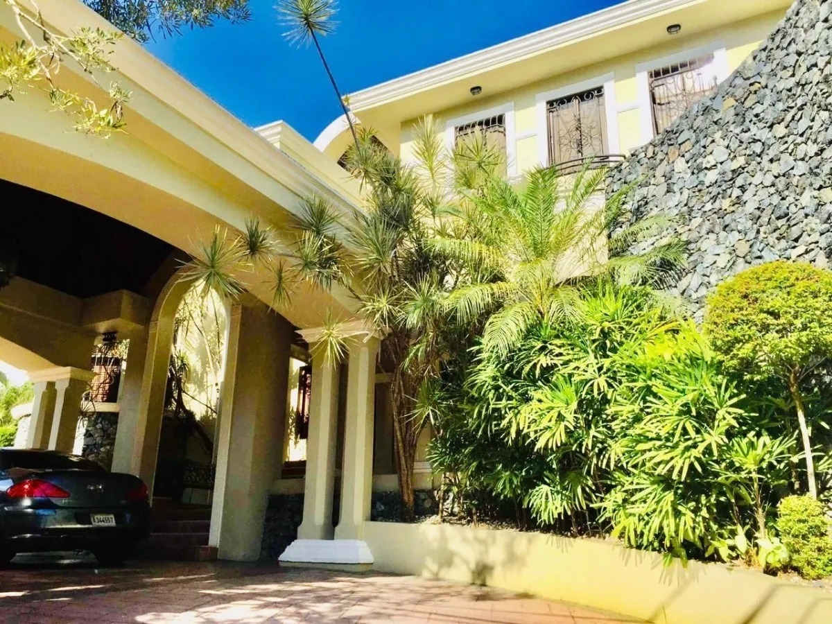 casas - Venta de Casa en Cuesta Hermosa II con Amplio Pati