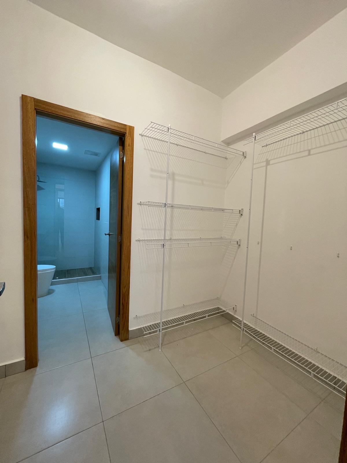 apartamentos - Apartamento en alquiler de tres habitaciones con línea blanca en Mirador Sur DN 4