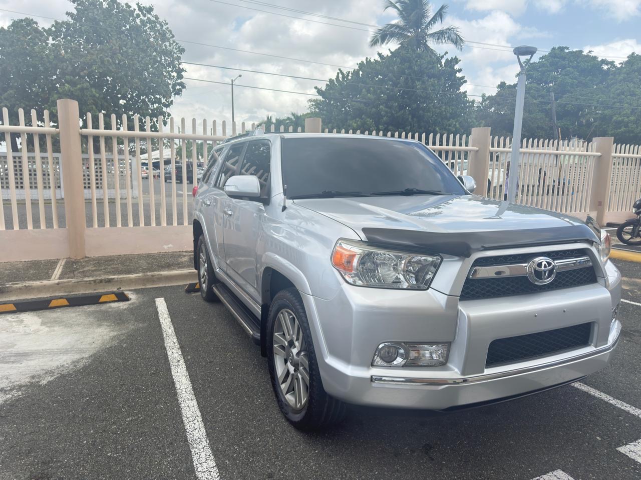 jeepetas y camionetas - Toyota 4runner 2011 como nueva  3