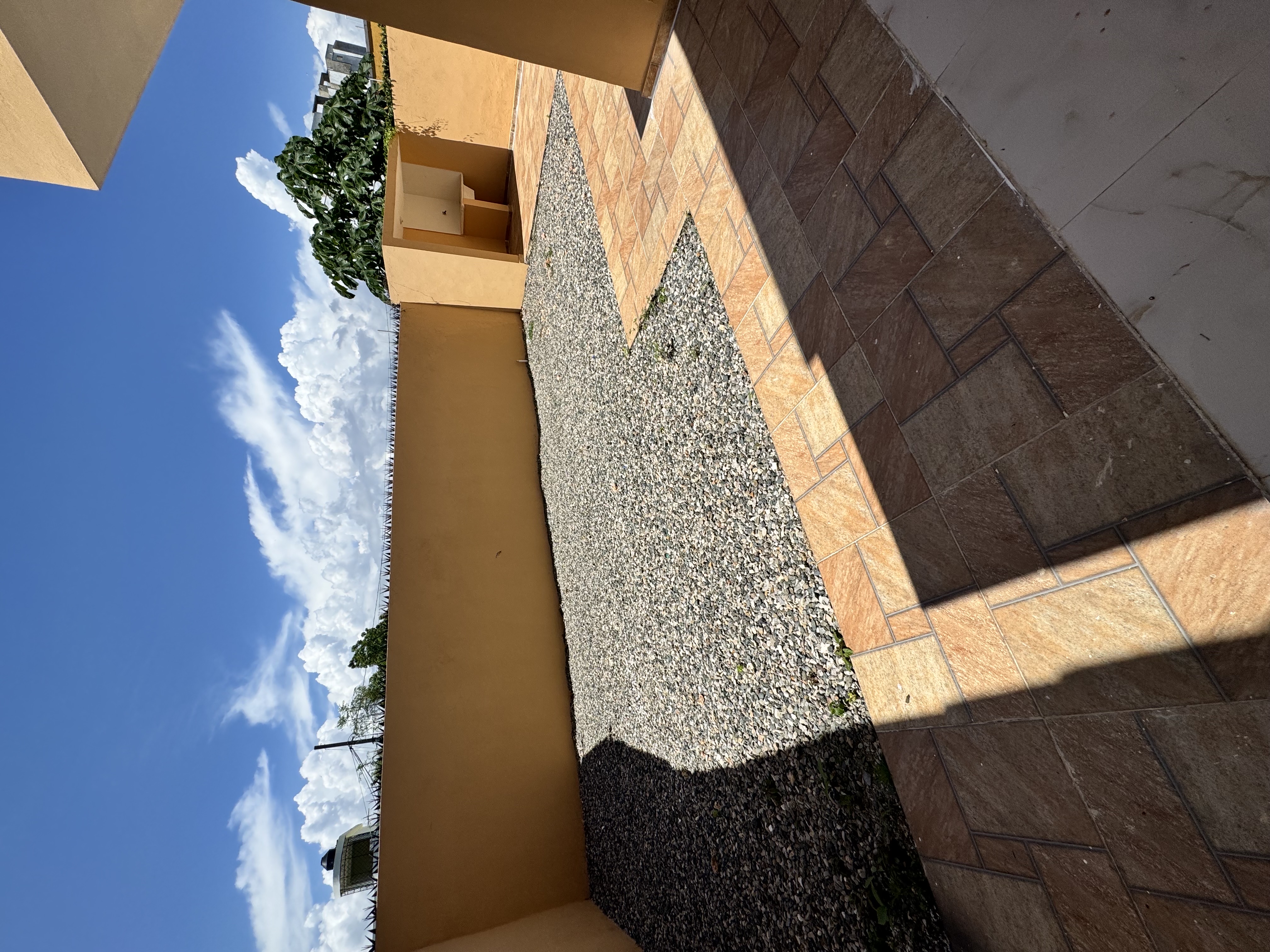 casas - venta de casa en la autopista de san isidro prado oriental con  370mts y 4 hab 2