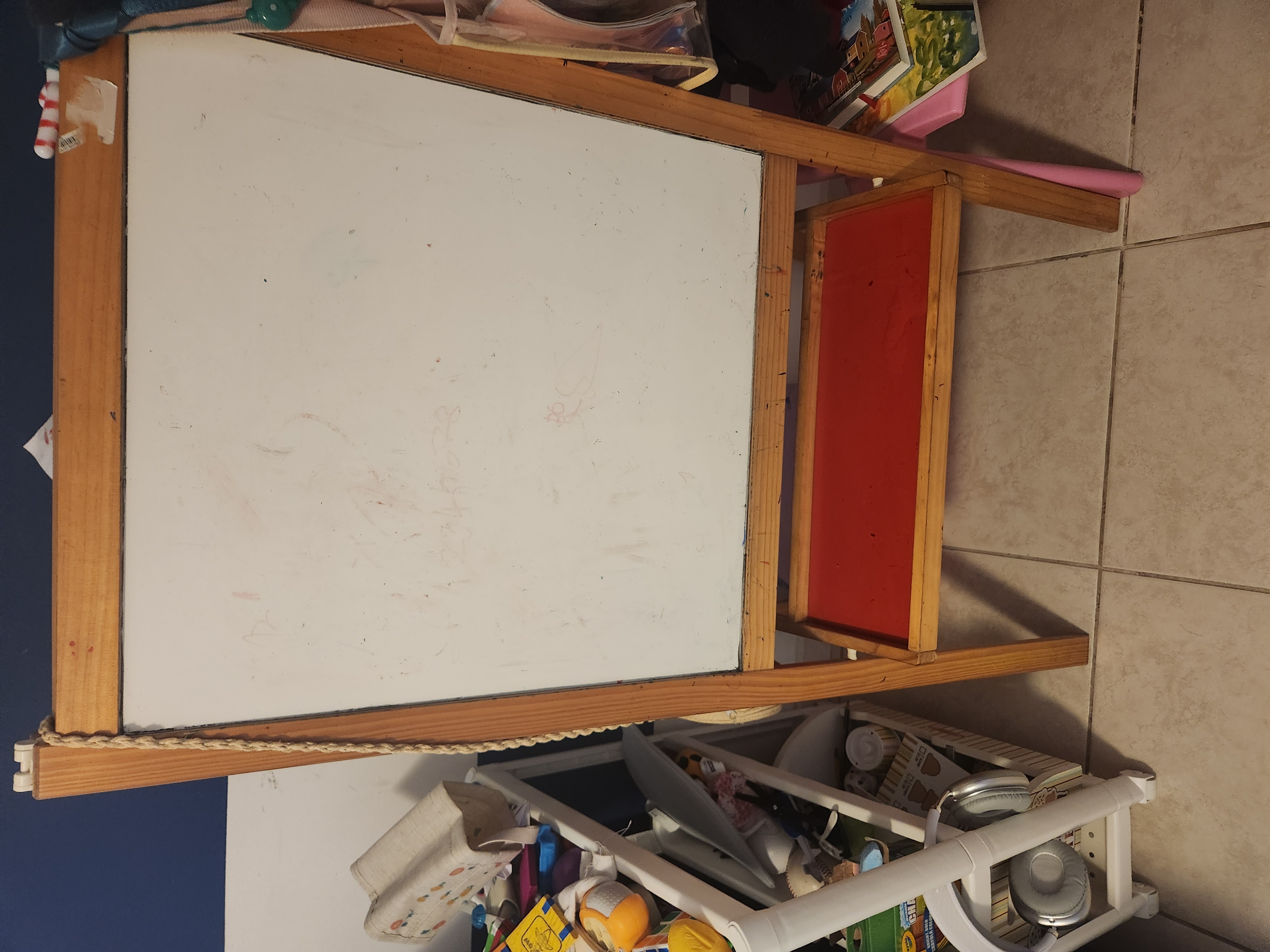 muebles - Vendo Pizarra doble cara, como nueva 1