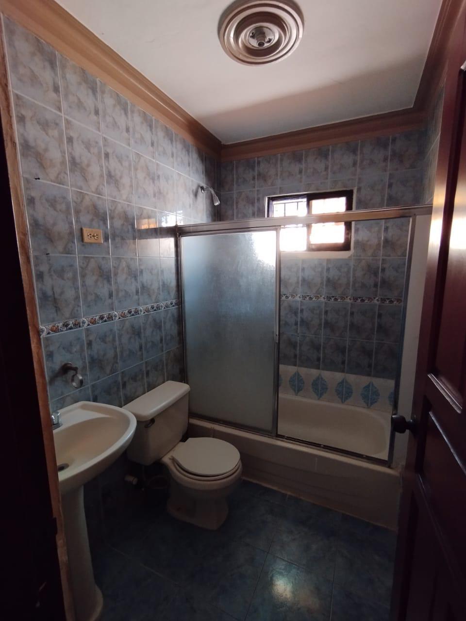 casas - Casa en venta o Alquiler en Sto.Dgo Este. Contactos en la 1ra foto y este medio. 8
