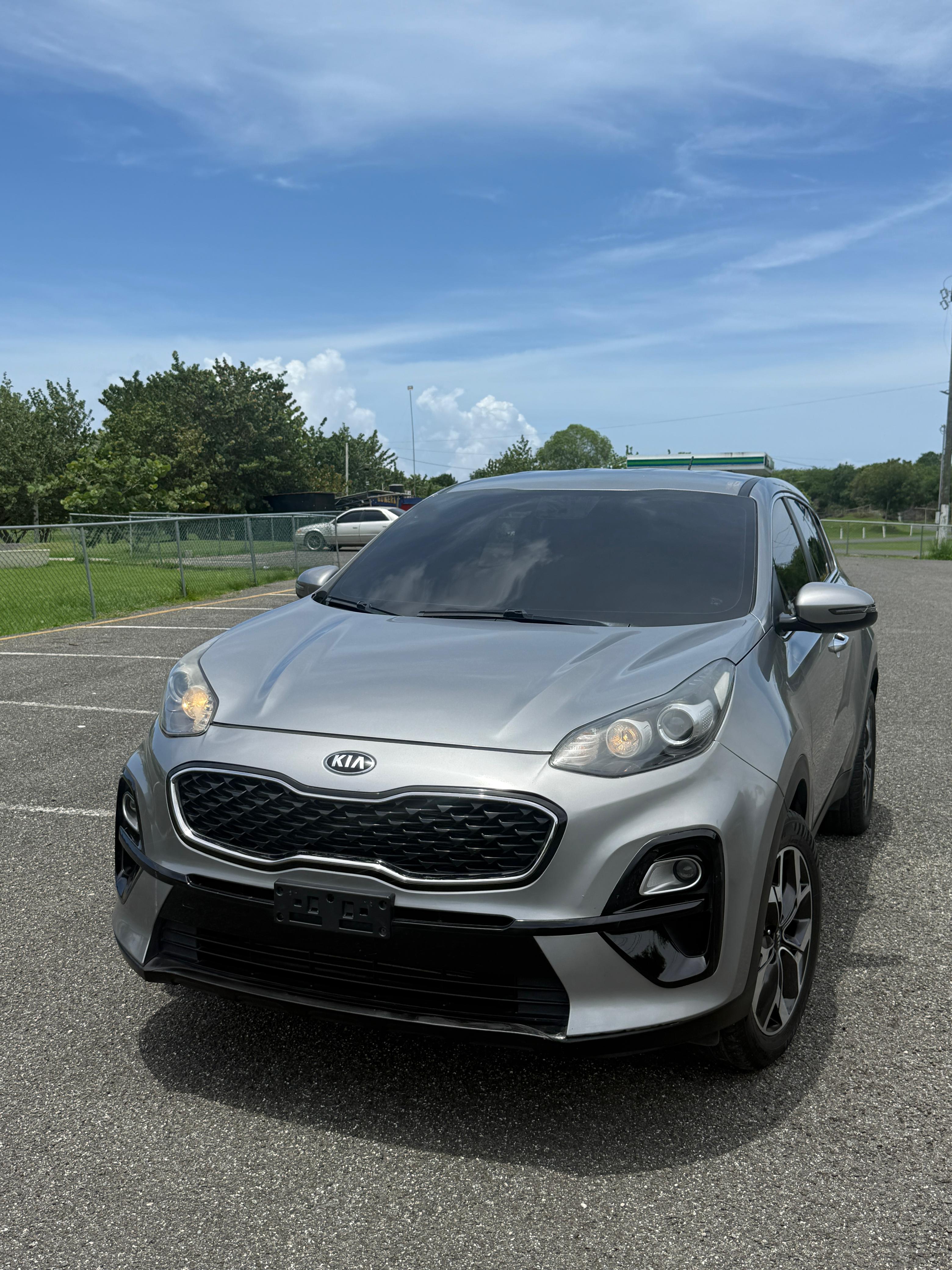 jeepetas y camionetas - Vendo kia sportage lx 2020 4