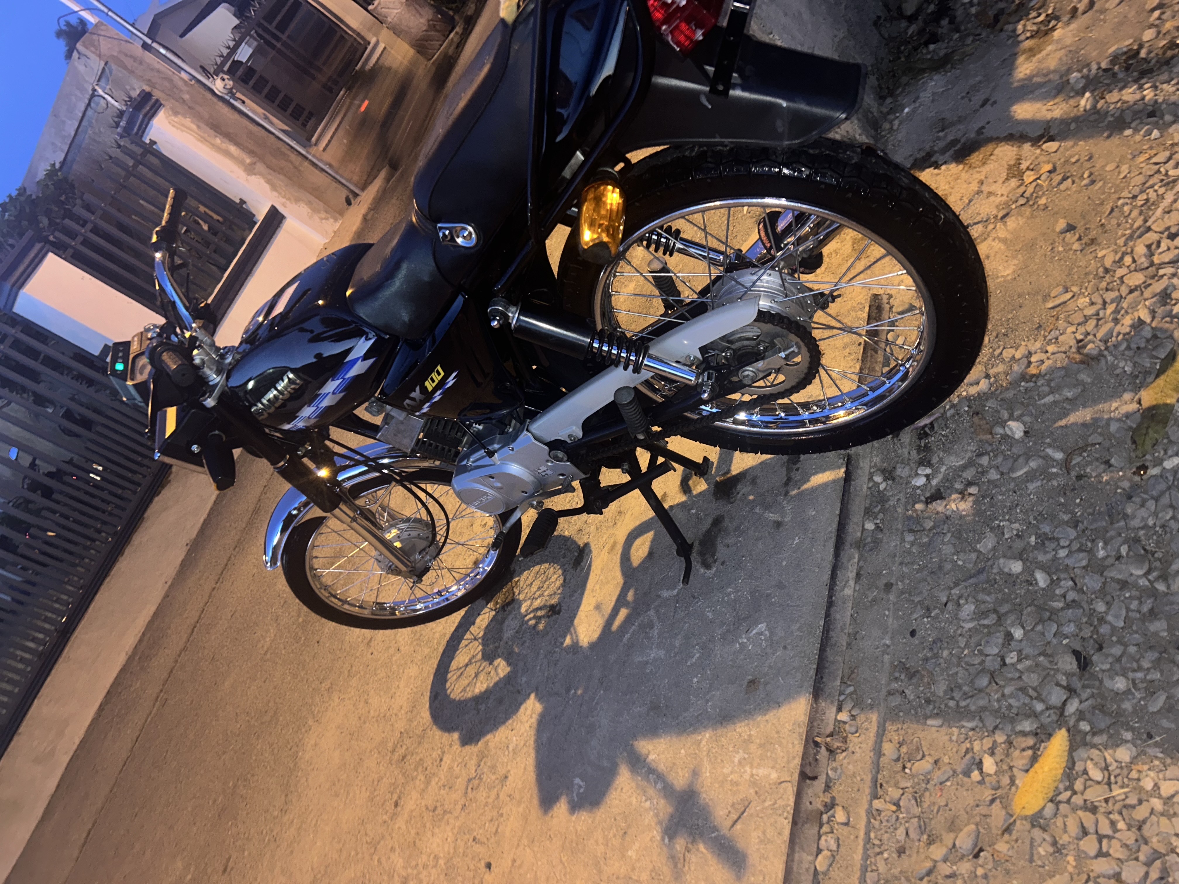 motores y pasolas - suzuki ax100  2