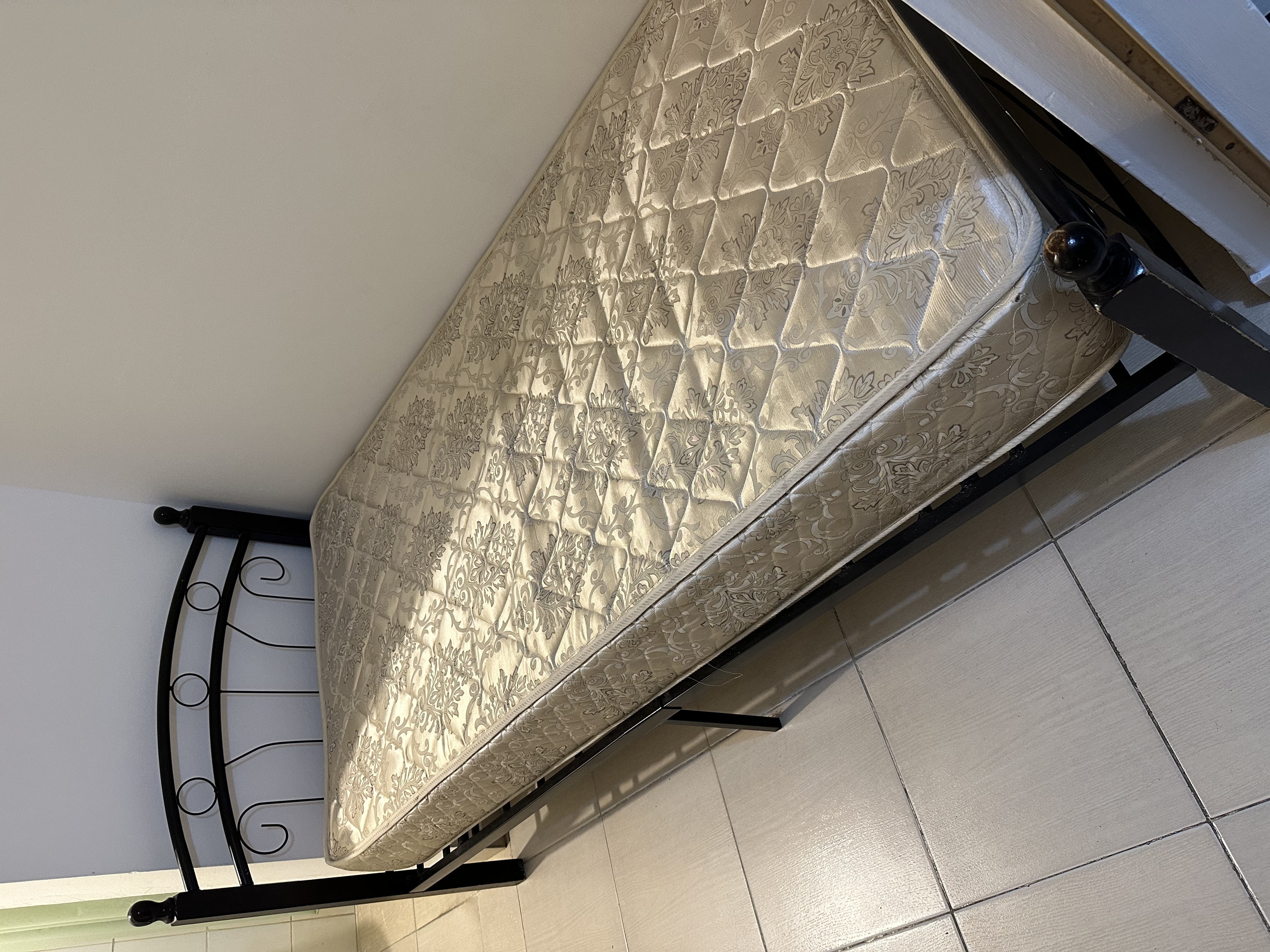 muebles y colchones - En Venta Cama Twin (De una plaza) con su Colchon