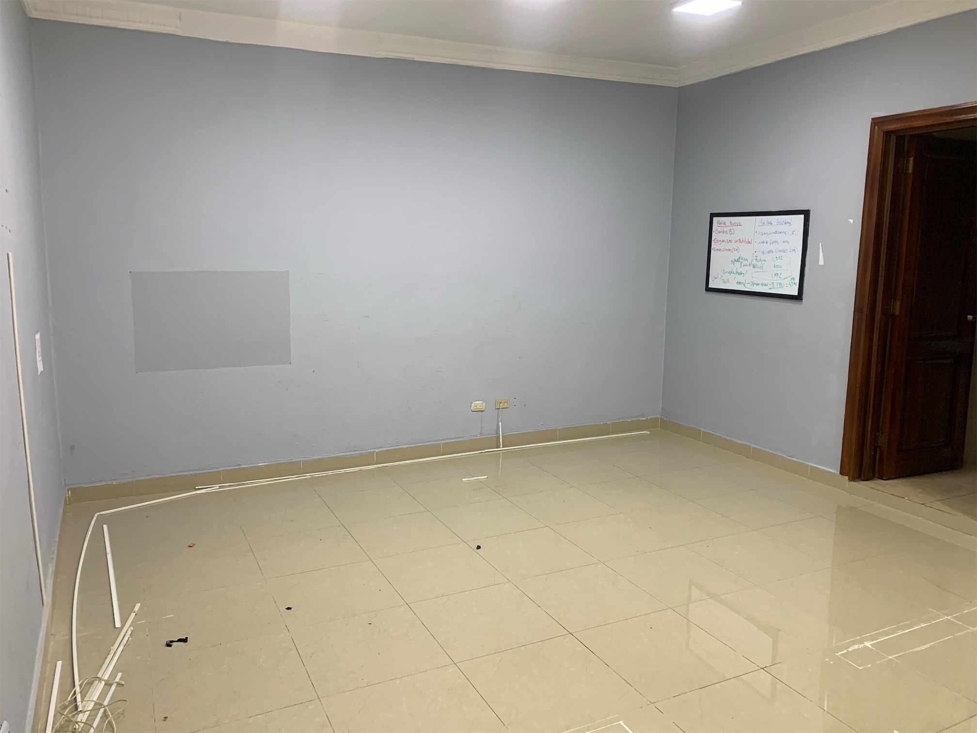 oficinas y locales comerciales - Local céntrico en Naco 6