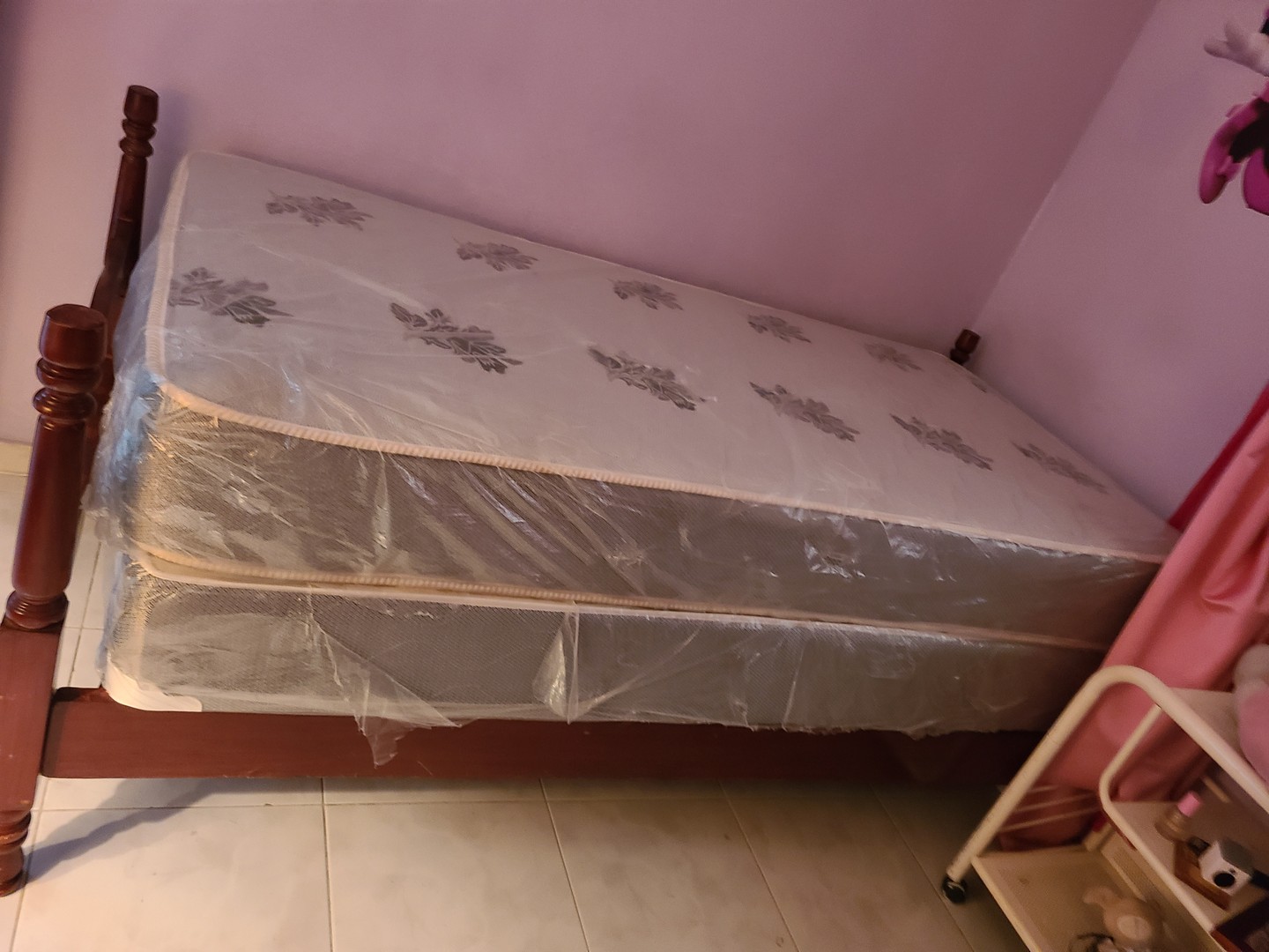 muebles y colchones - Cama en madera caoba con colchones 3