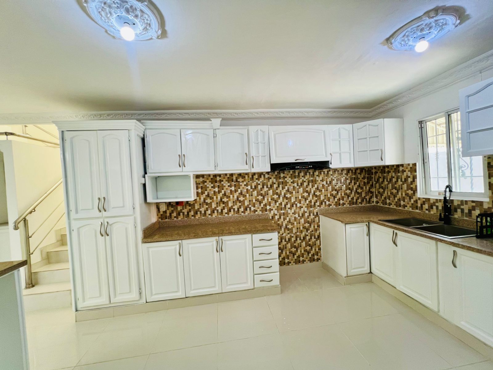casas - VENDO CASA DE 2 NIVEL, DE OPORTUNIDAD Y POR DEBAJO 1