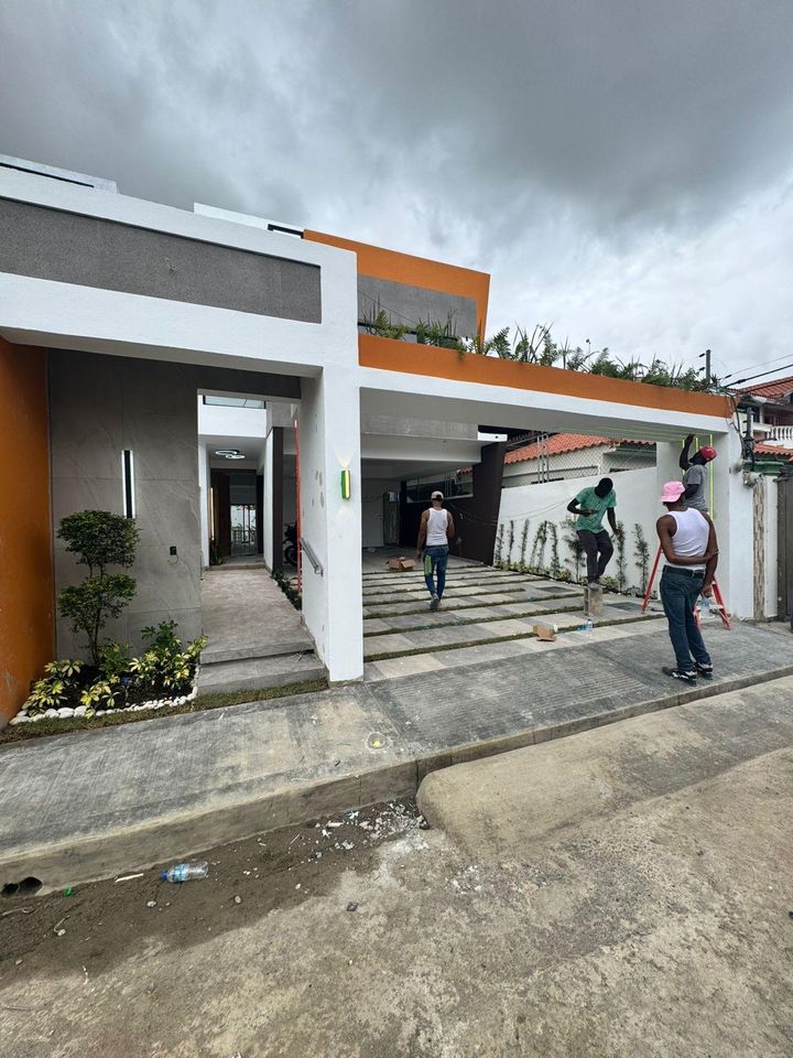 casas - Casa en venta en la autopista de San Isidro  2