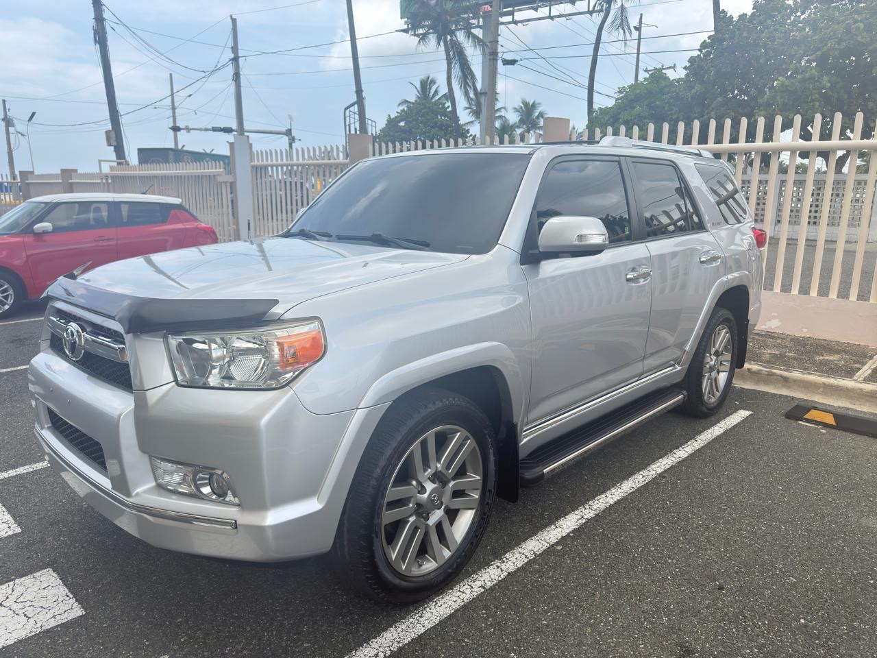 jeepetas y camionetas - Toyota 4runner 2011 como nueva  0