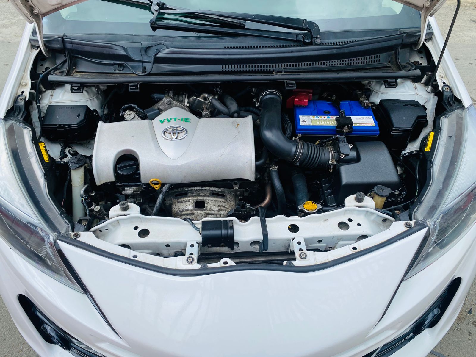 carros - Toyota Vitz 2015 4