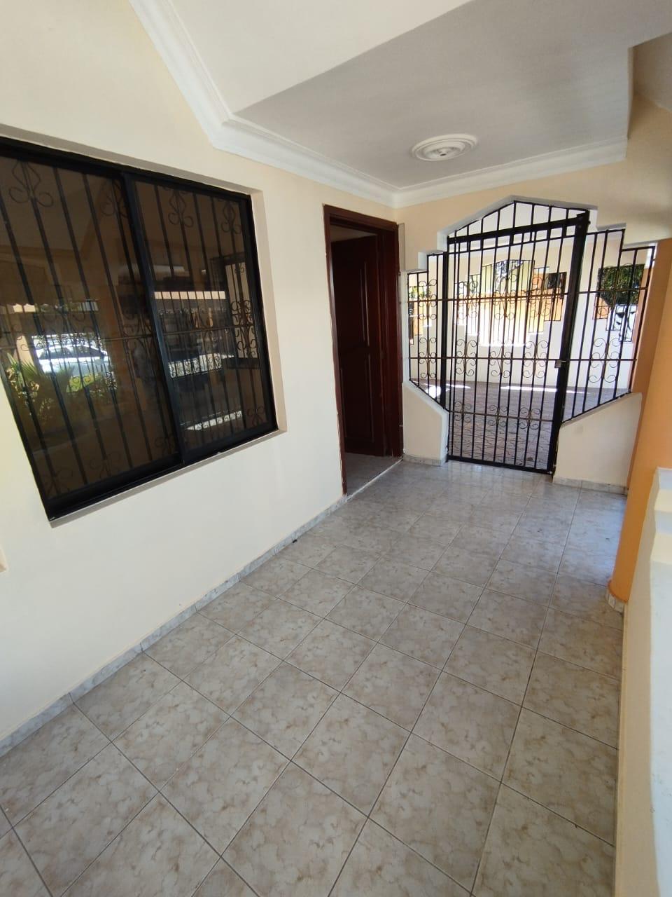 casas - Casa en venta o Alquiler en Sto.Dgo Este. Contactos en la 1ra foto y este medio. 5
