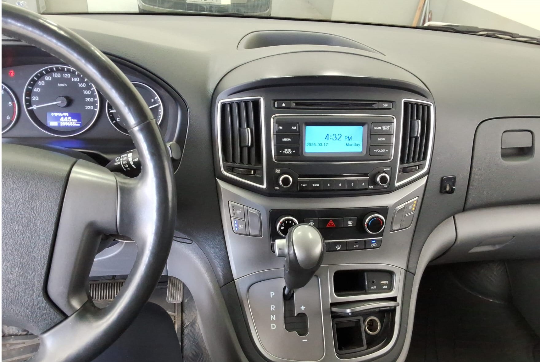 jeepetas y camionetas - HYUNDAI GRAND STAREX 2019 GRIS DIESEL 5