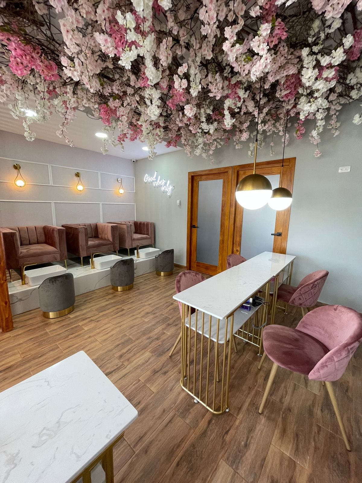 oficinas y locales comerciales - ¡SE VENDE NEGOCIO NAIL BAR RENTABLE Y FUNCIONAL! 8
