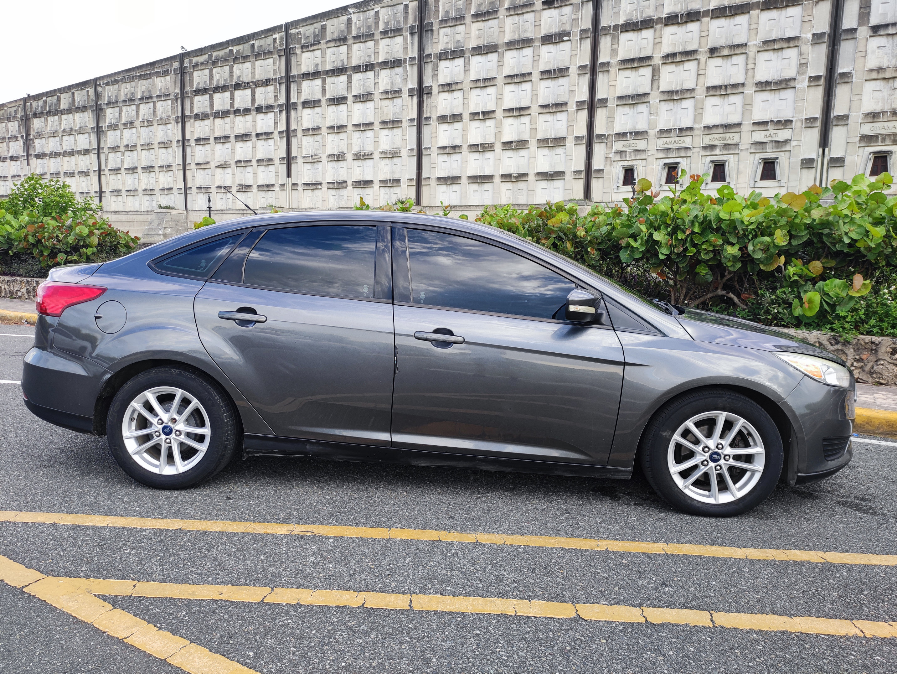 carros - Ford Focus SE 2015, en excelente condiciones financiamiento disponible  1