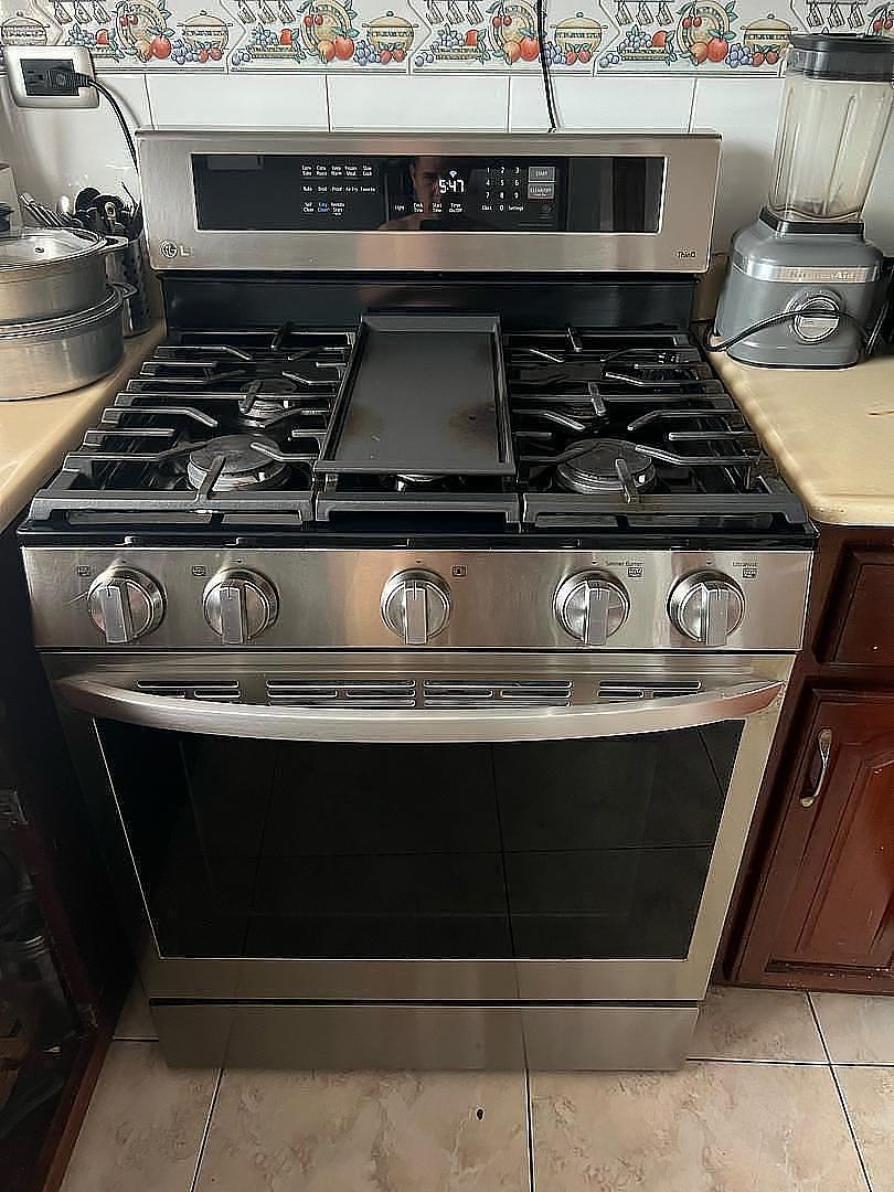 cocina - Estufa LG modelo LRGL5825 instaview. Como nueva (incluye extractor)