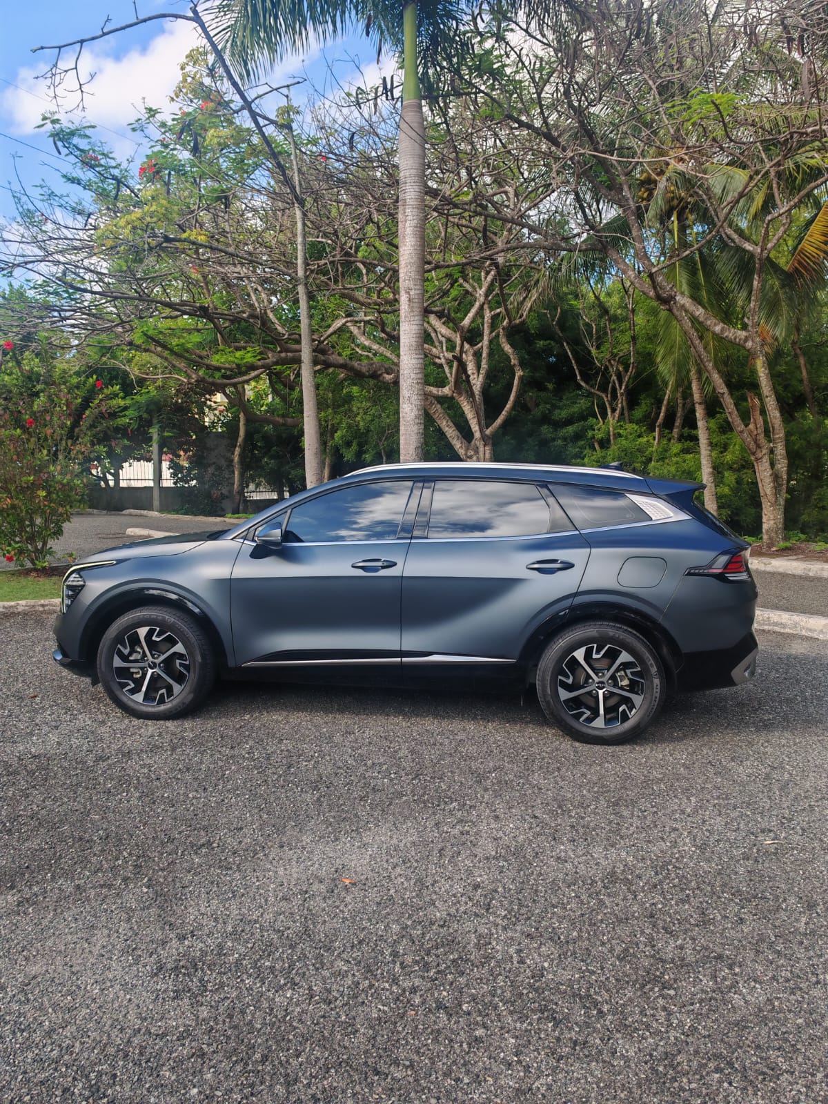 jeepetas y camionetas - Kia Sportage GRIS MATE LUXURY 2023 unico dueño  2