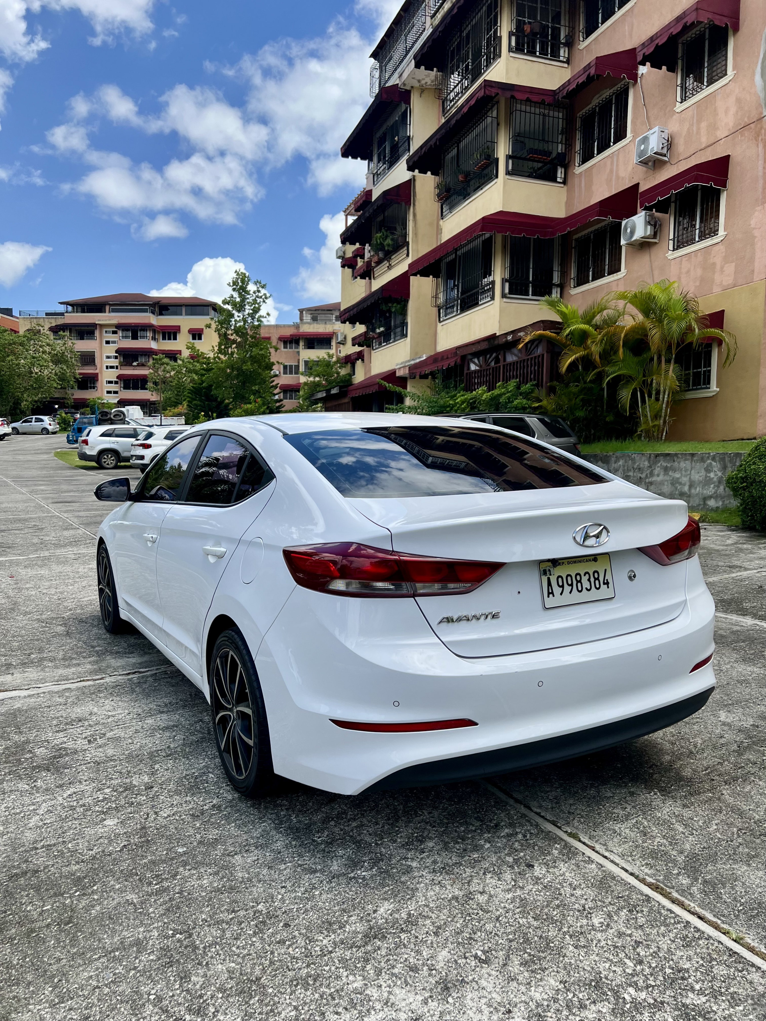 carros - Hyndai Avante 2018 blanco 4