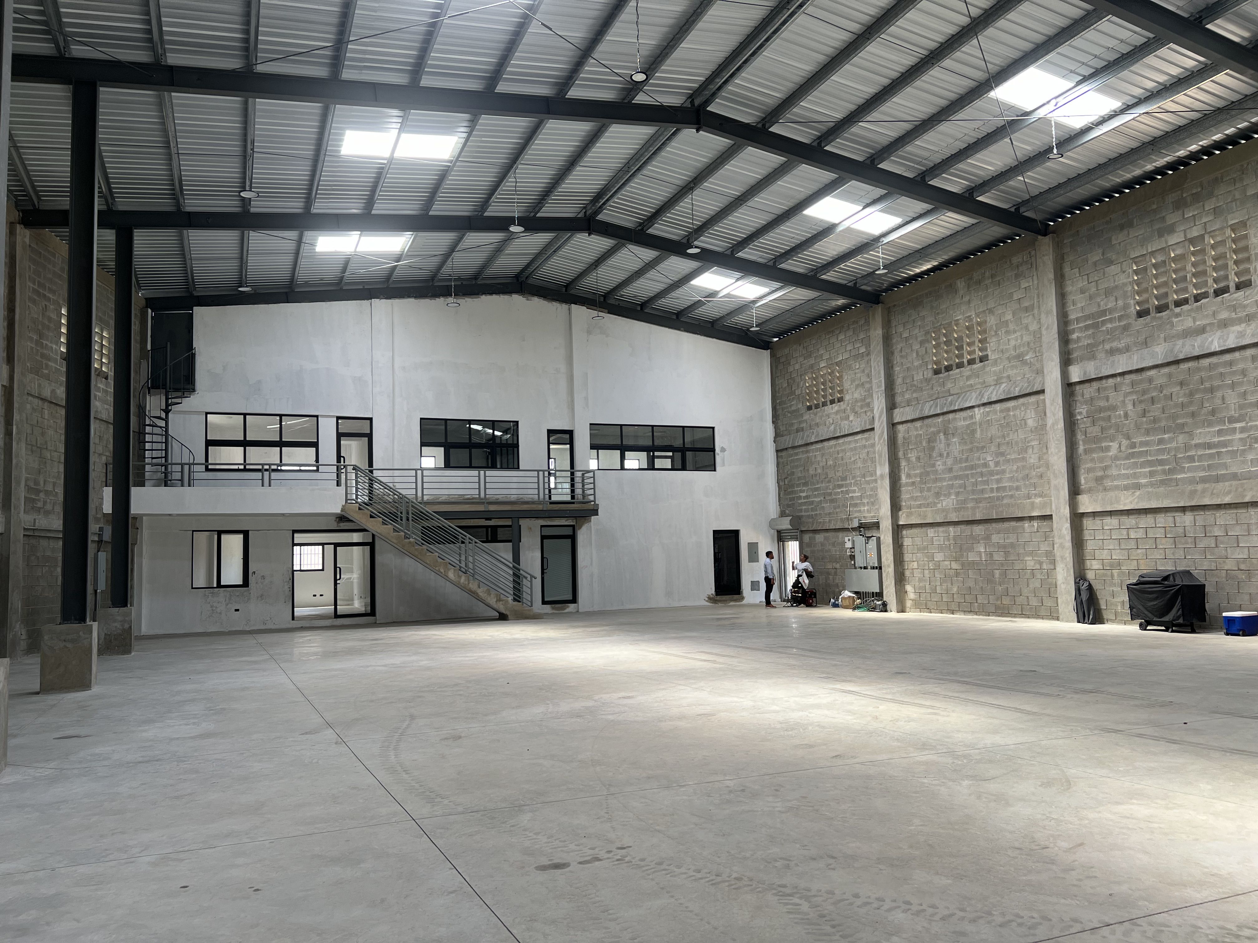 otros inmuebles - Nave Industrial alquile Engombe Santo Domingo este 5