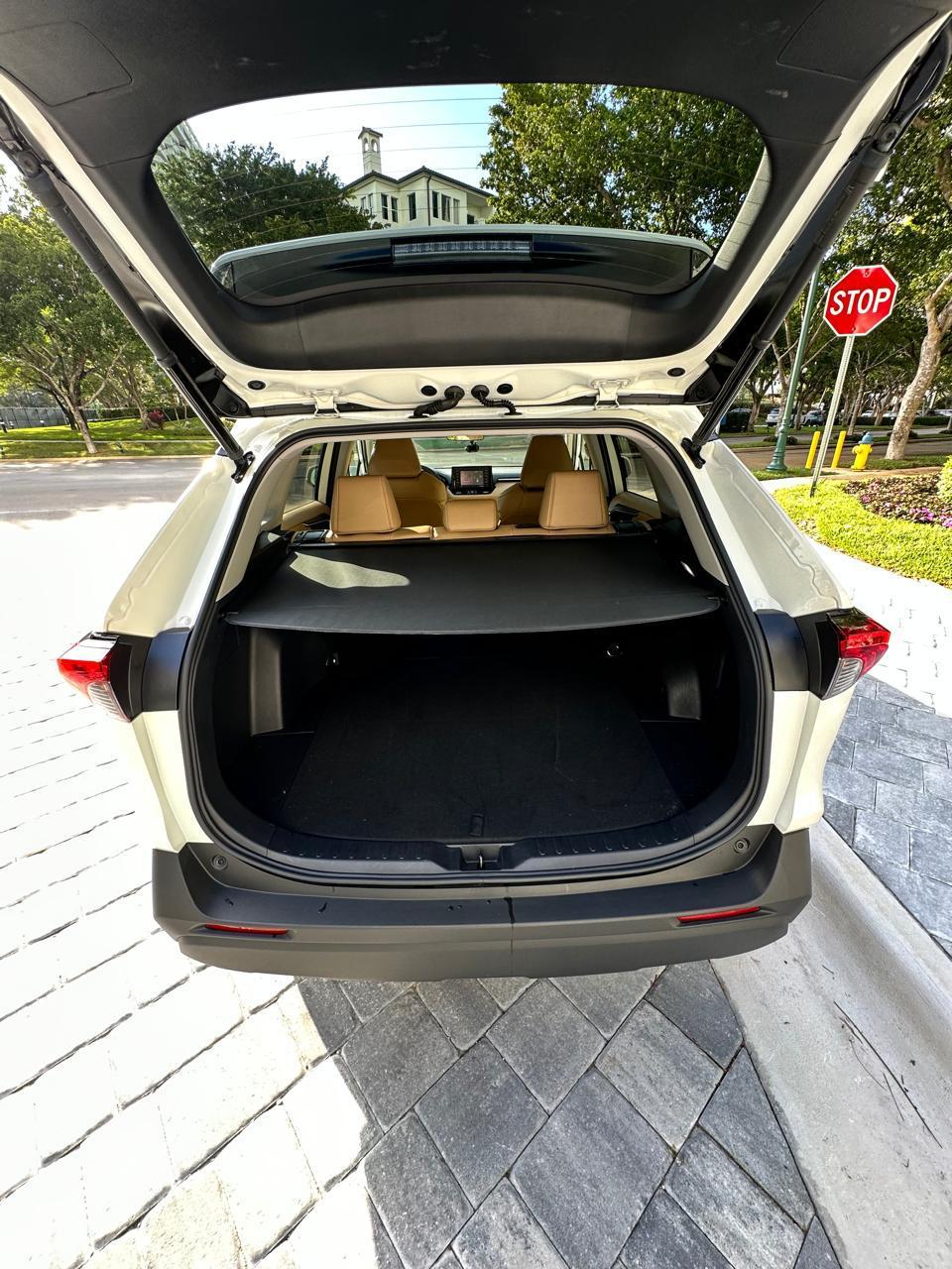 jeepetas y camionetas - TOYOTA RAV4 XLE PREMIUM HYBRID 2022 – VERSIÓN AMER 7