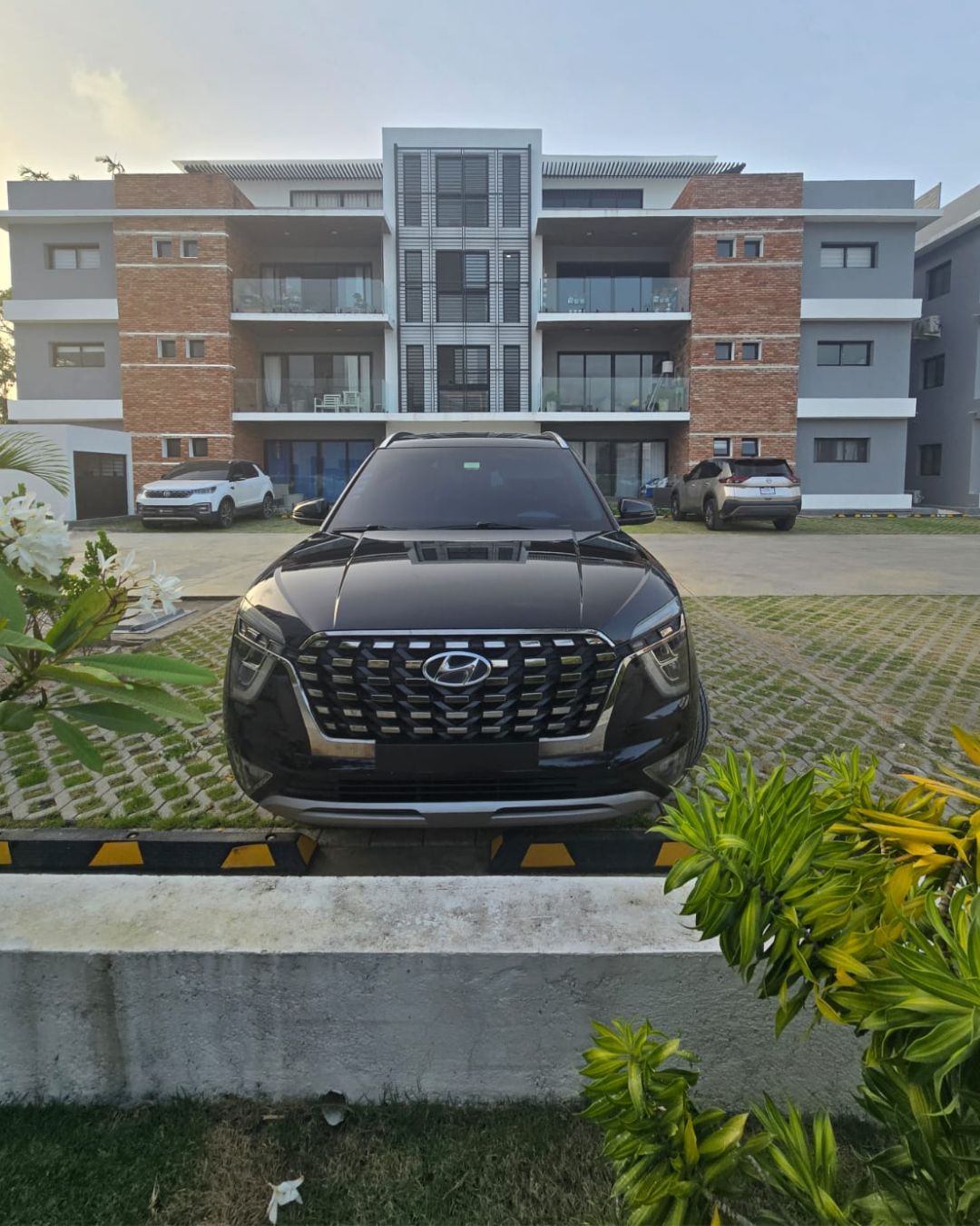 jeepetas y camionetas - Hyundai Cantus Lux 2022 |Negociable |Unico Dueño 3