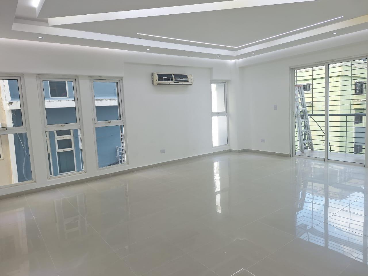 apartamentos - En venta apartamento remodelado de 3 habitaciones y Estar en Serralles DN 0