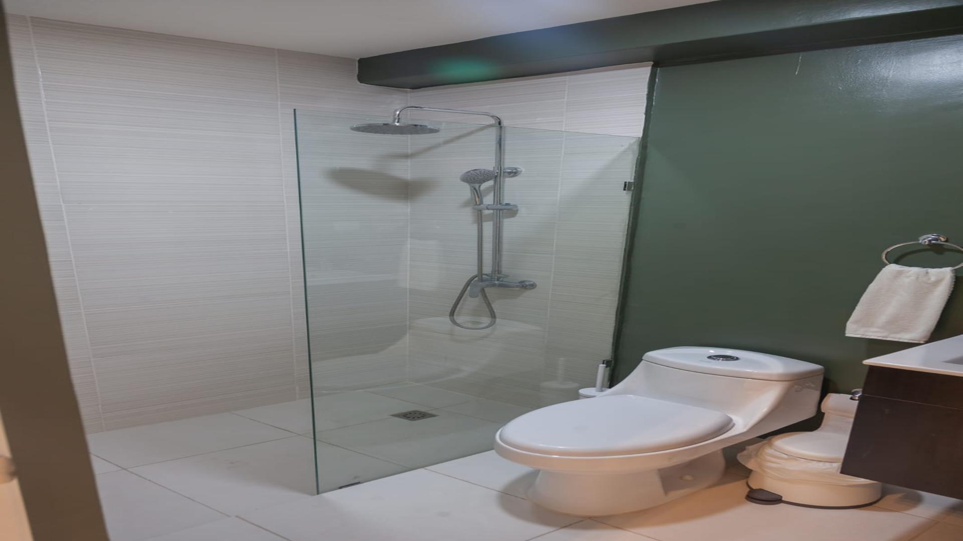 apartamentos - Evaristo Morales totalmente amueblado y con diseño y mobiliario moderno 6