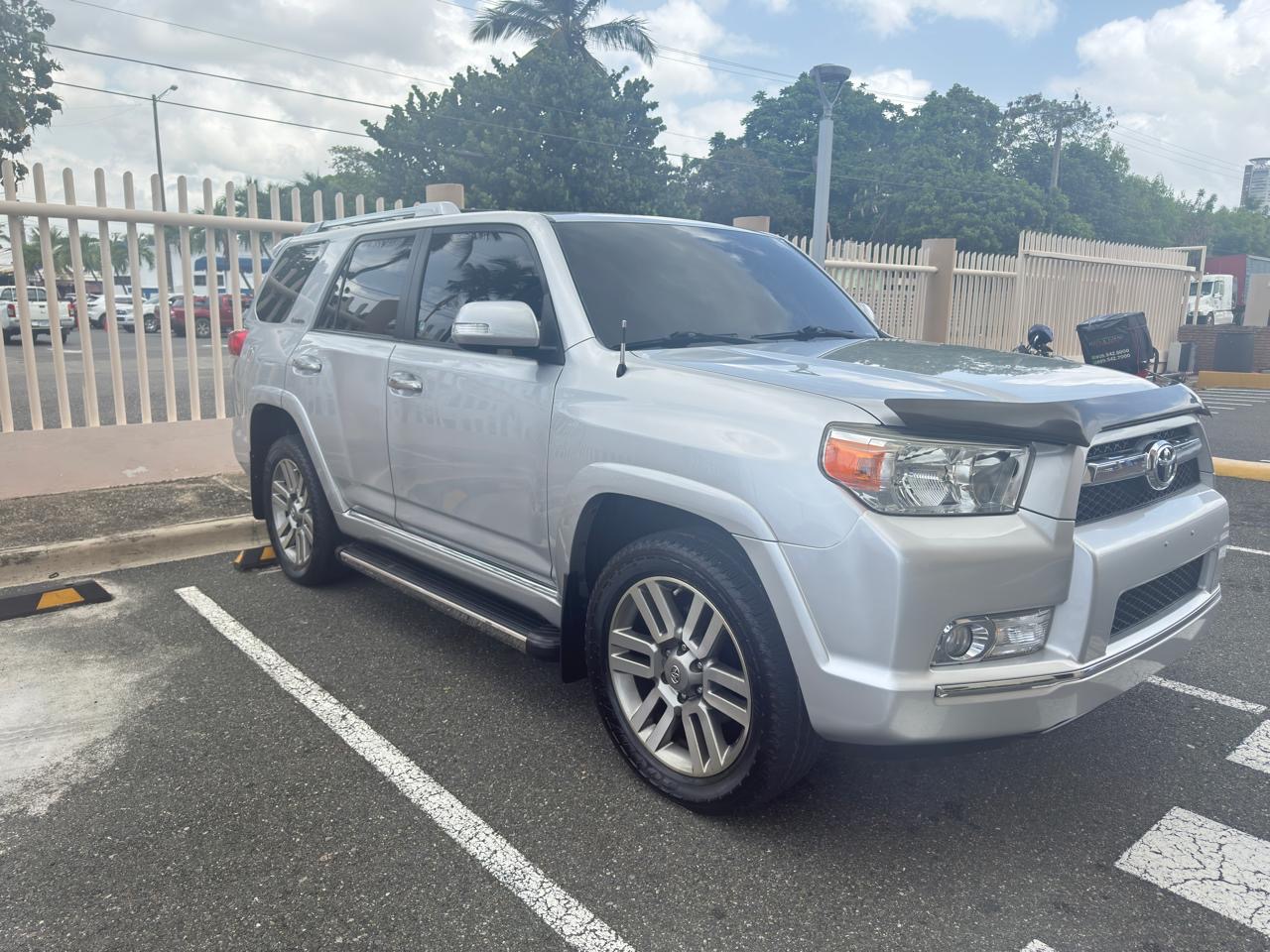 jeepetas y camionetas - Toyota 4runner 2011 como nueva  1
