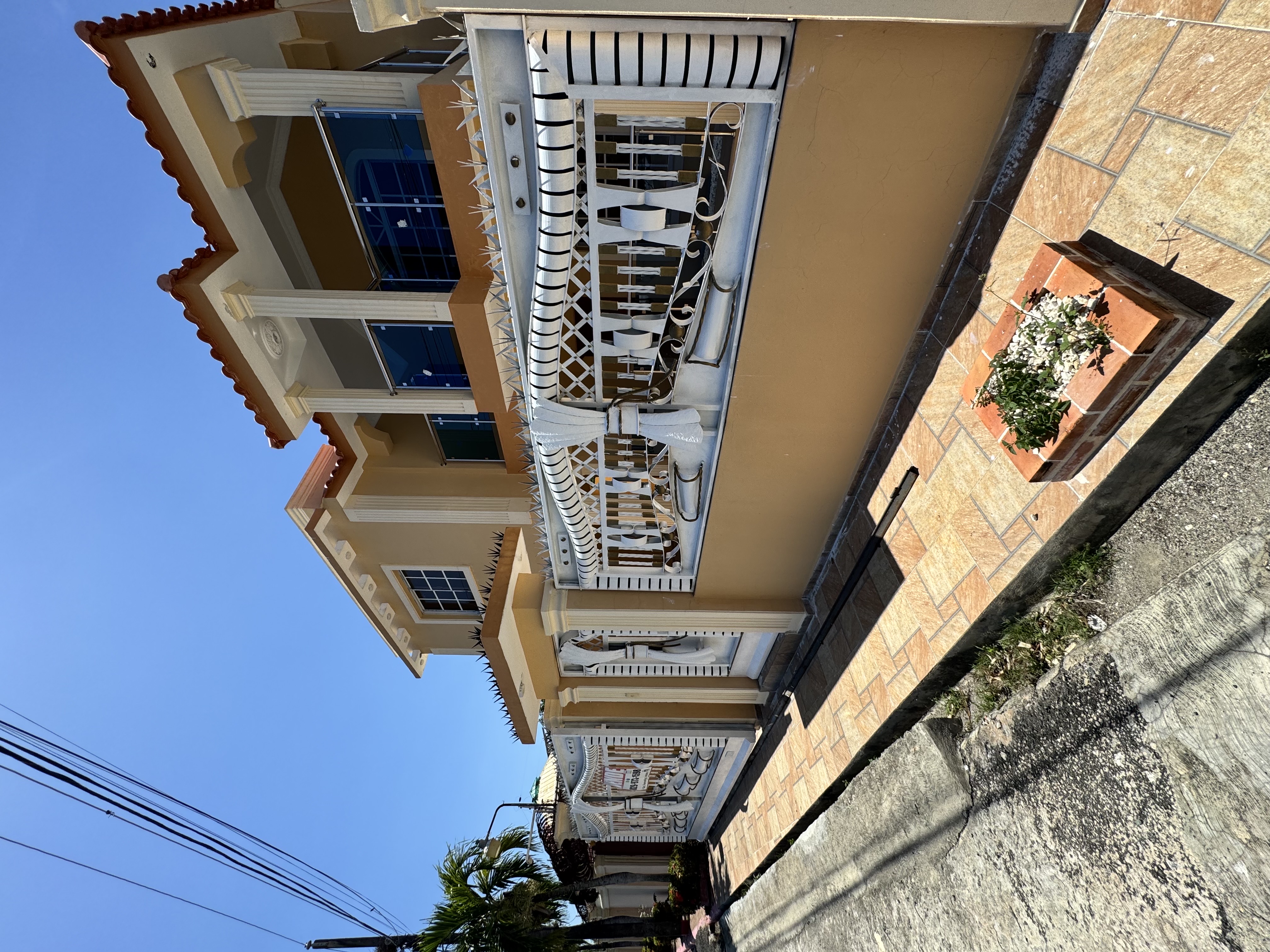 casas - venta de casa en la autopista de san isidro prado oriental con  370mts y 4 hab 0