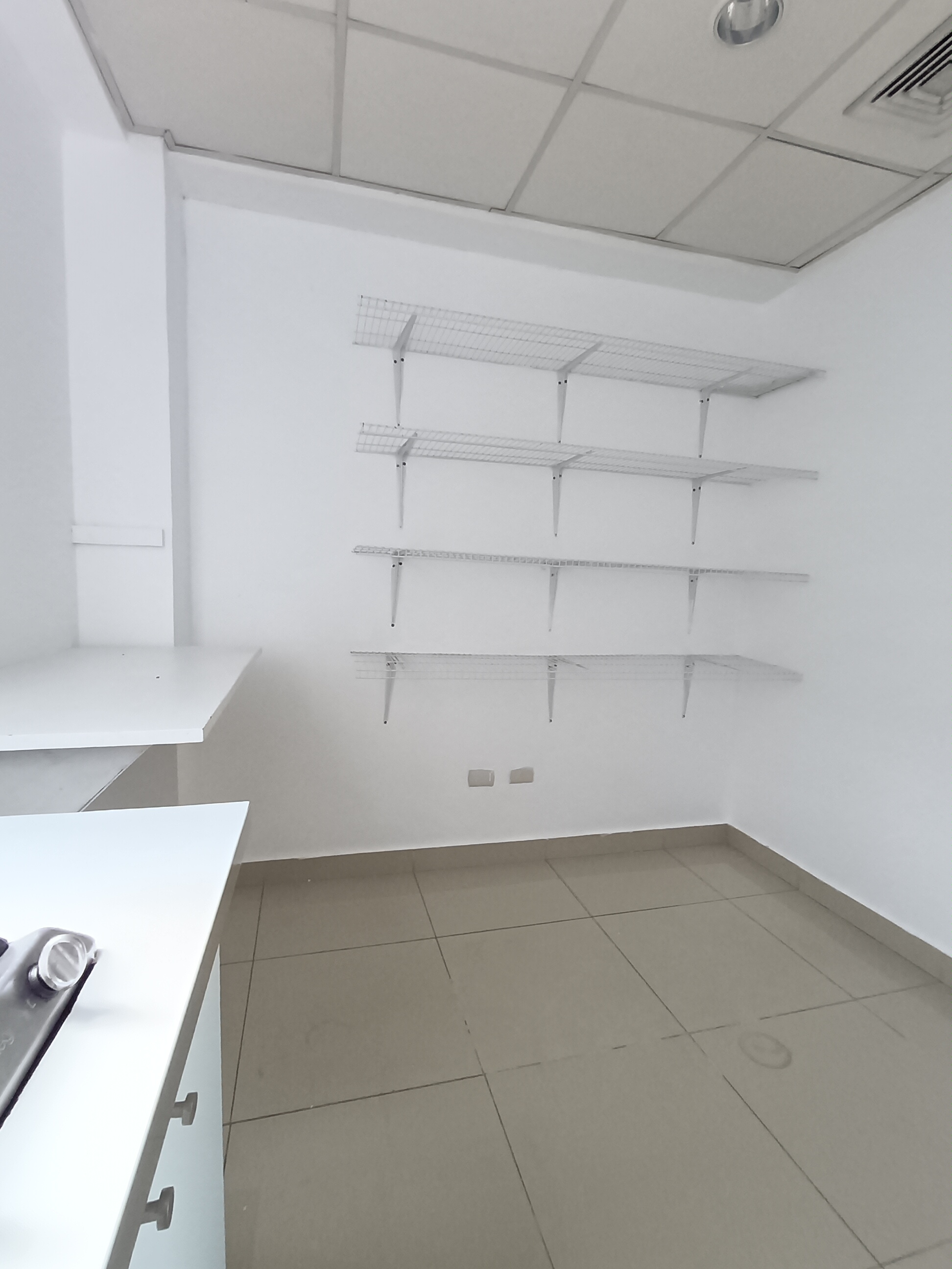 oficinas y locales comerciales - ALQUILO LOCAL PARA OFICINAS EN LOS PRADOS  7