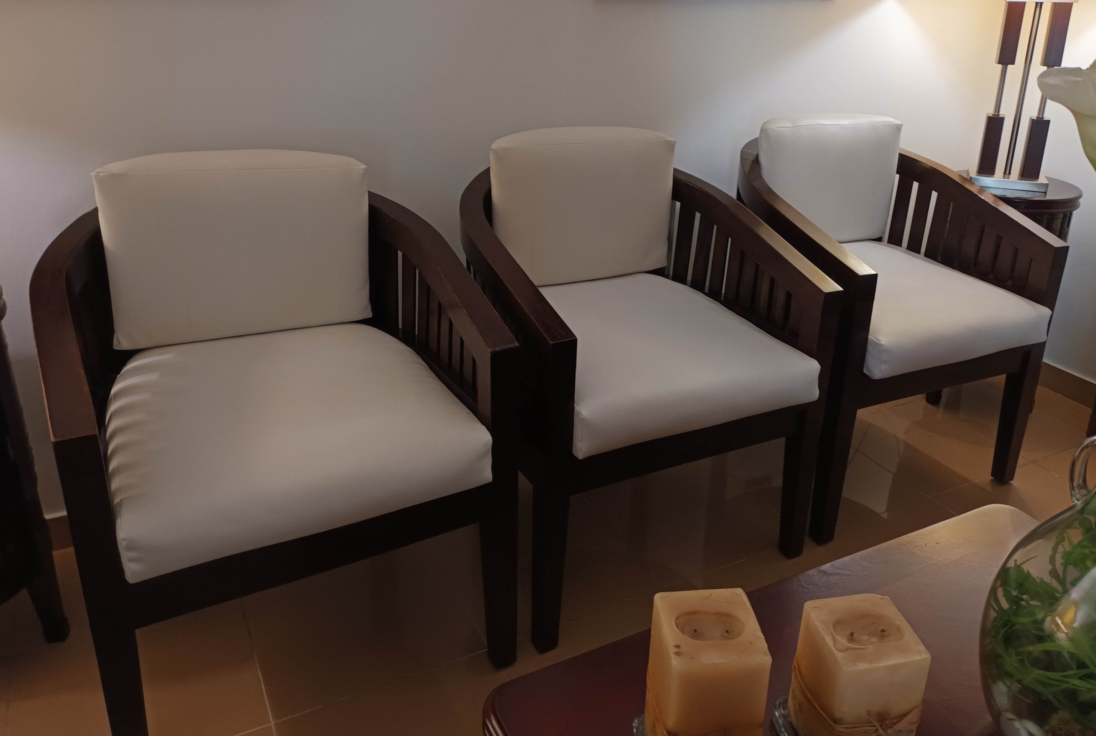 muebles y colchones - 2 BUTACAS MADERA NOGAL 1