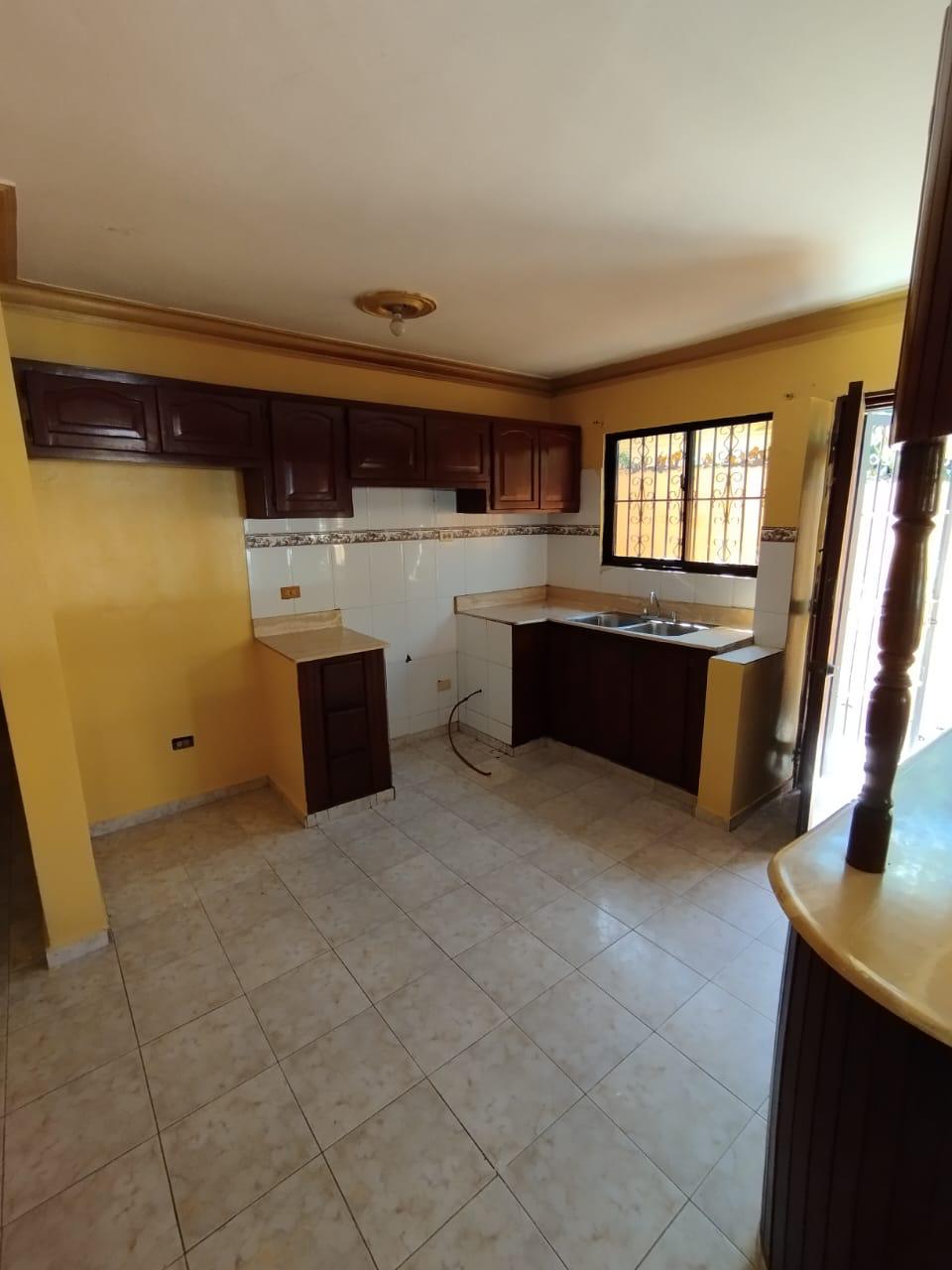casas - Casa en venta o Alquiler en Sto.Dgo Este. Contactos en la 1ra foto y este medio. 6