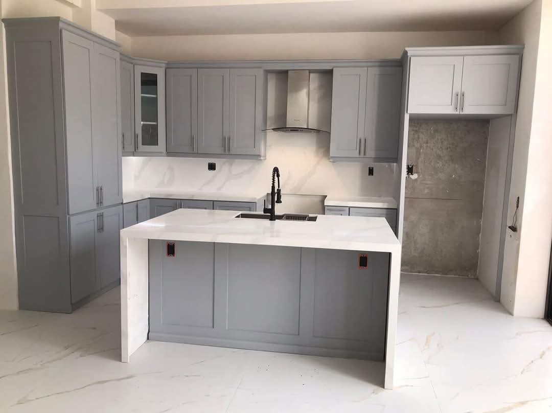 muebles y colchones - Gabinete de cocina en gris claro 🩶 moderno 