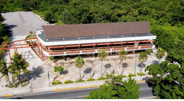 otros inmuebles - Alquiler local en Bávaro próximo a Downtown 1