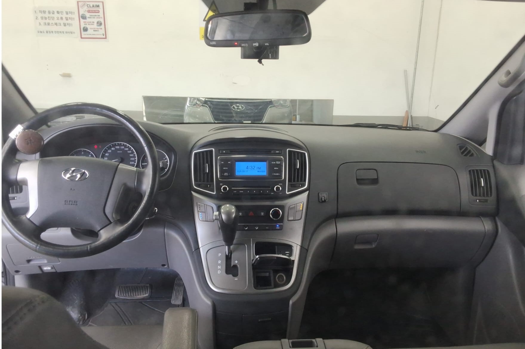 jeepetas y camionetas - HYUNDAI GRAND STAREX 2019 GRIS DIESEL 6