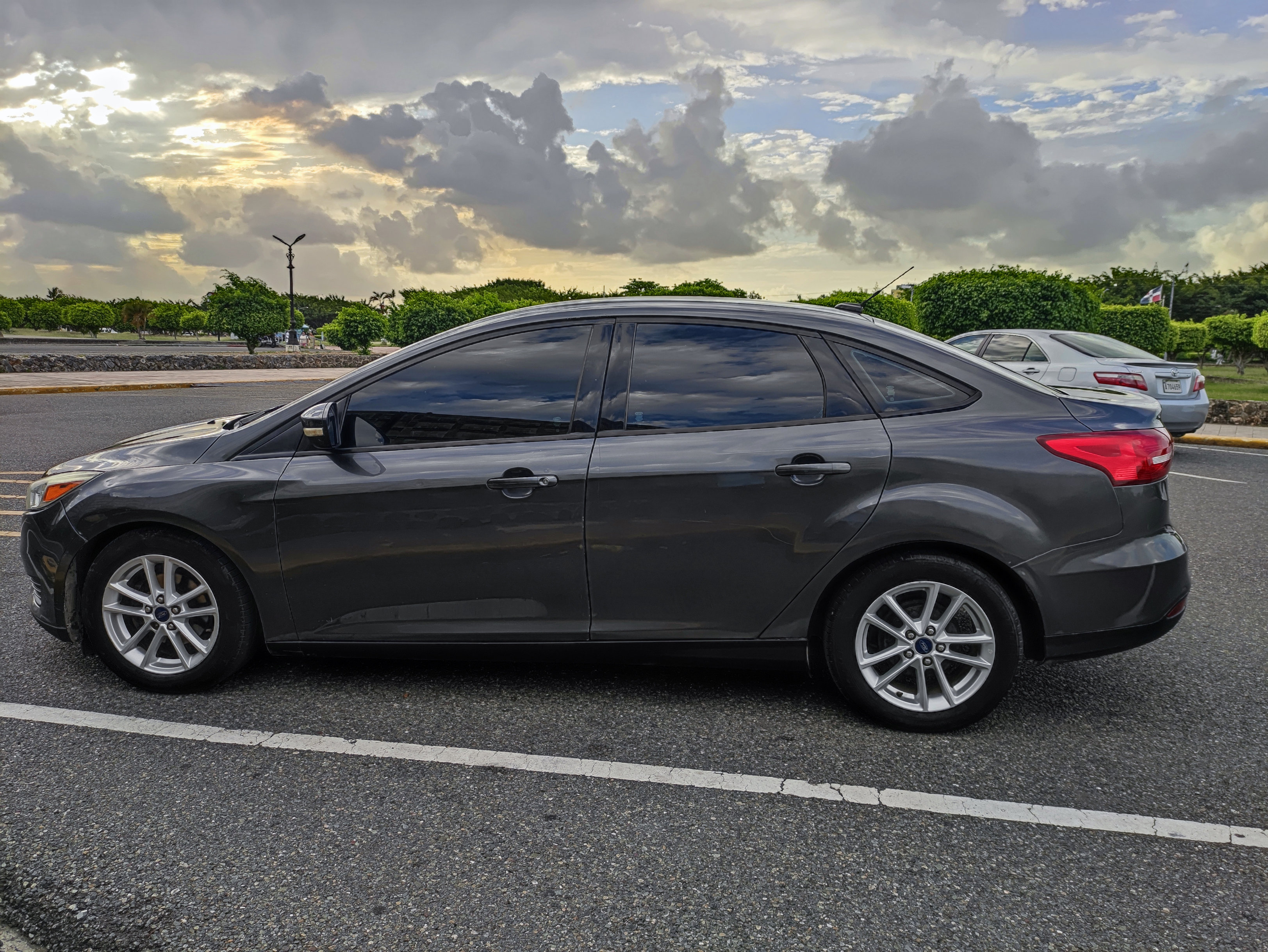 carros - Ford Focus SE 2015, en excelente condiciones financiamiento disponible  2