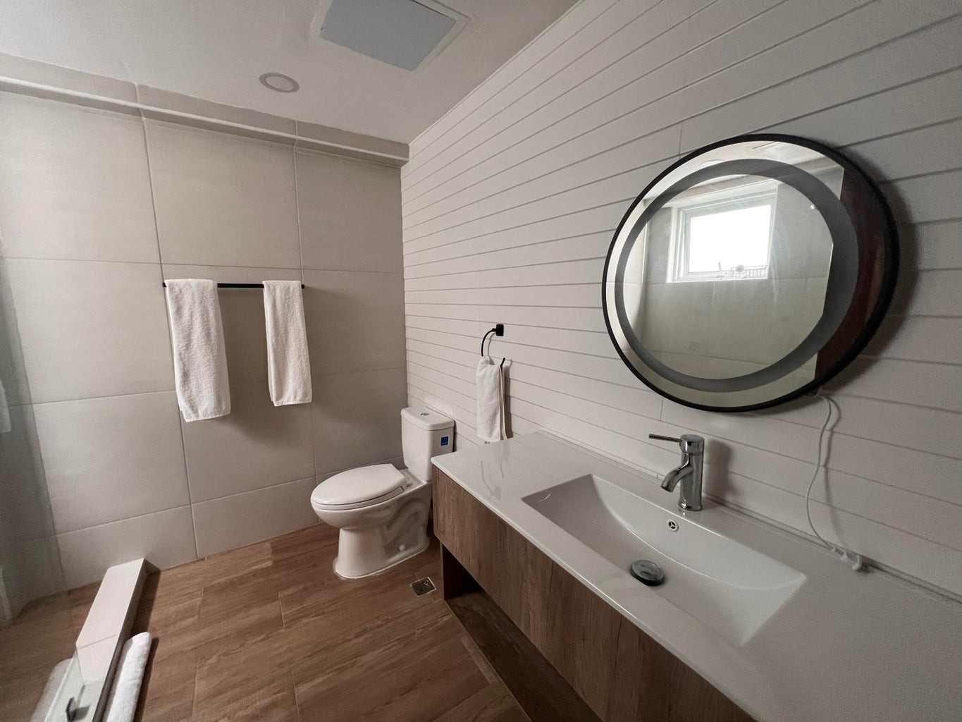 apartamentos - Hermoso apartamento de tres habitaciones con closets,  amueblado de 195mt2 7