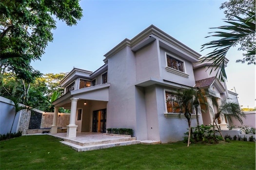 casas - Venta de casa majestuosa ubicada en Arroyo Hondo con 523mts Santo Domingo 7