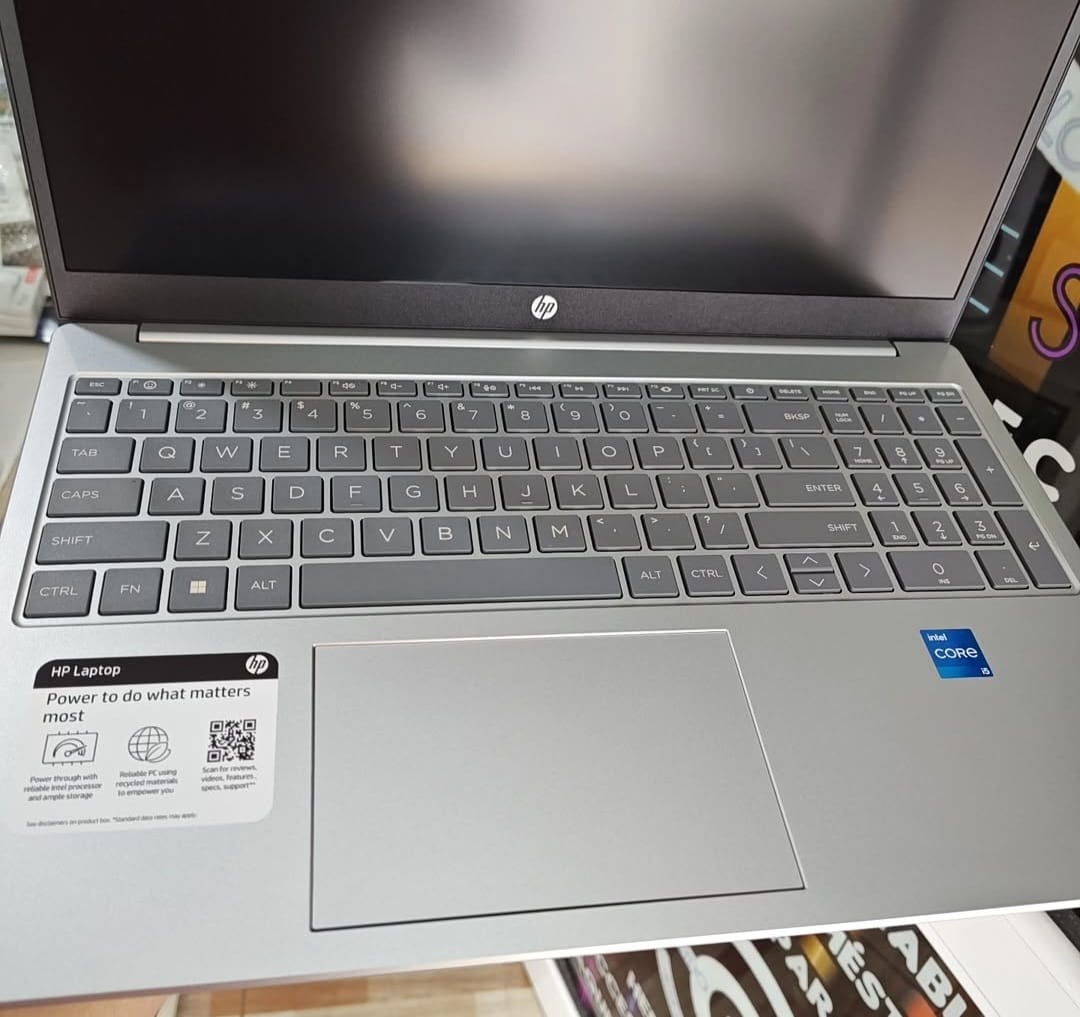 computadoras y laptops - Laptop HP 15” FHD, Core i5 12th Gen, 8GB RAM, 256GB SSD, Windows 11, Nueva 1