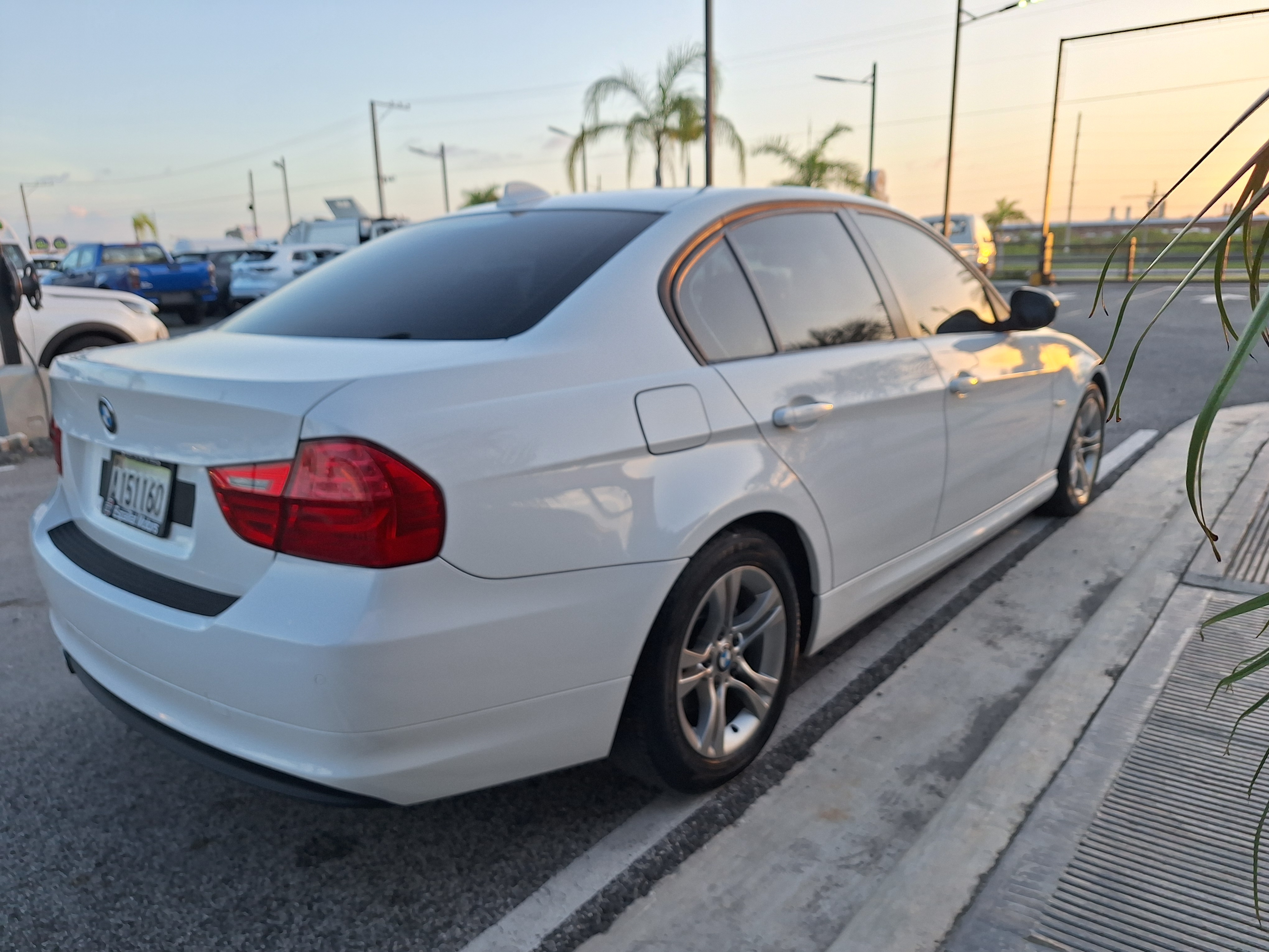 carros - BMW 318 i, 2009 1