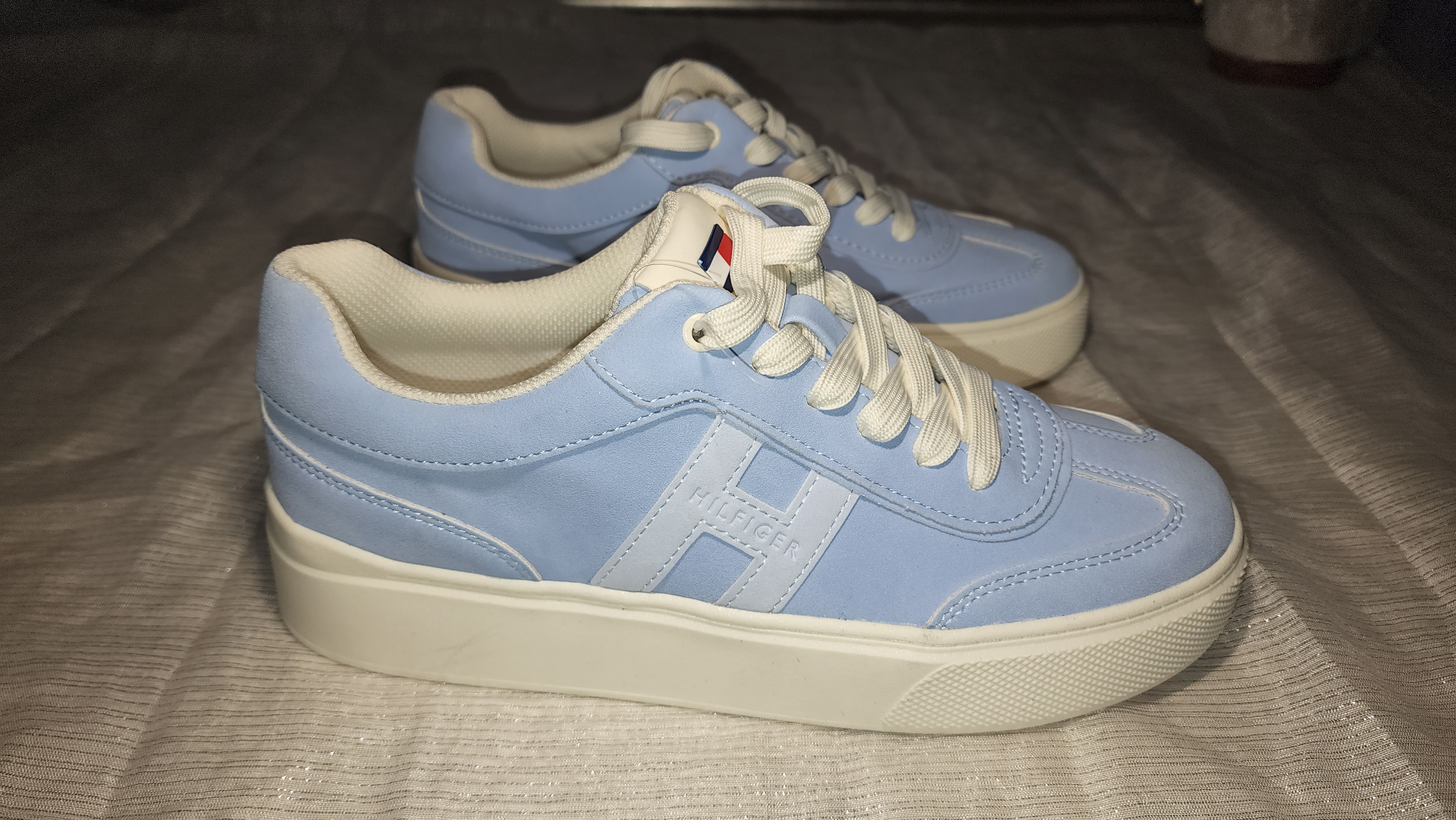 zapatos para mujer - Tenis Tommy Hilfiger Originales y Nuevos
8 y 8.5 3