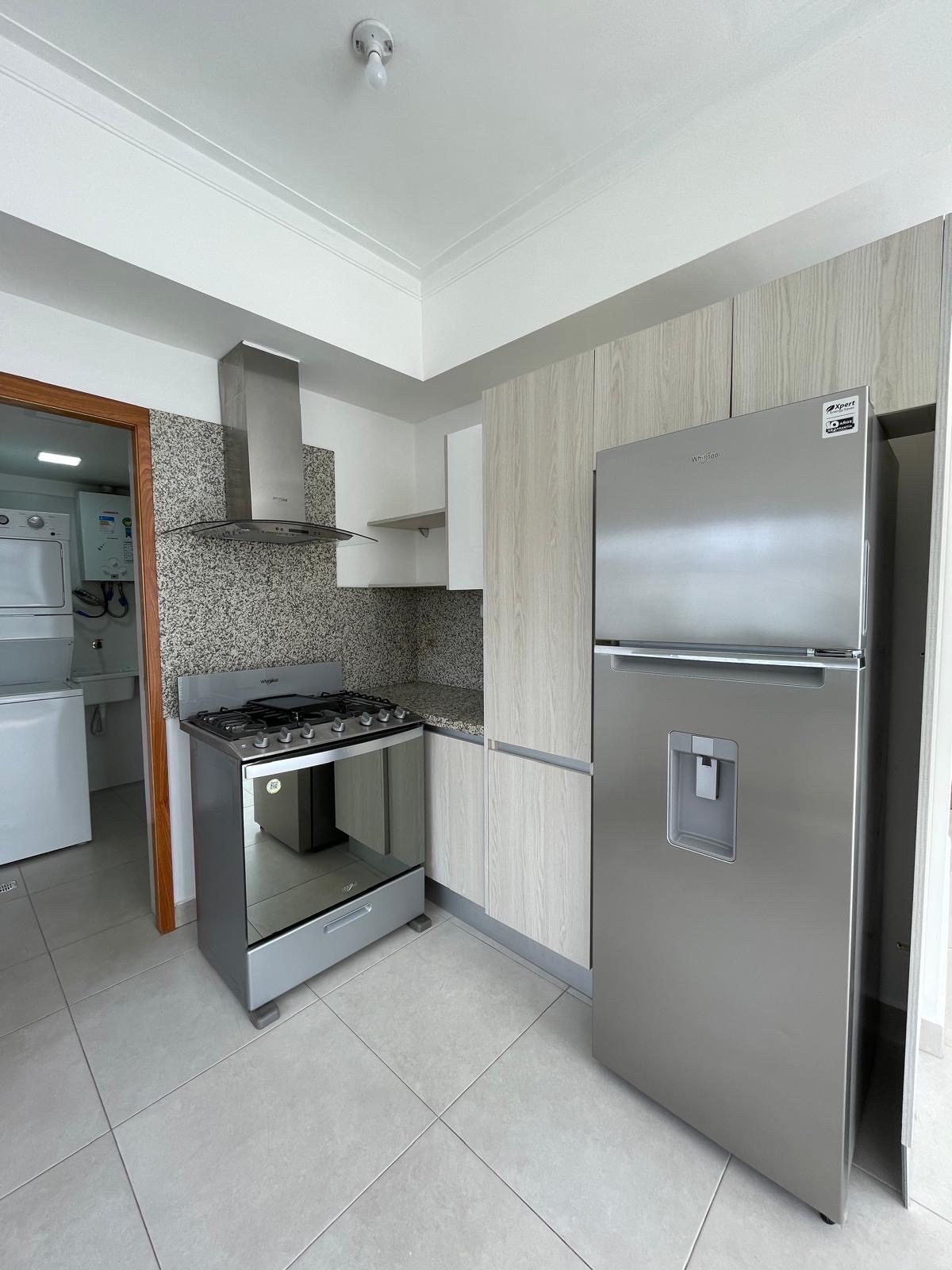 apartamentos - Apartamento en alquiler de tres habitaciones con línea blanca en Mirador Sur DN 3