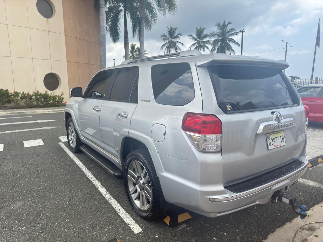 jeepetas y camionetas - Toyota 4runner 2011 como nueva  2