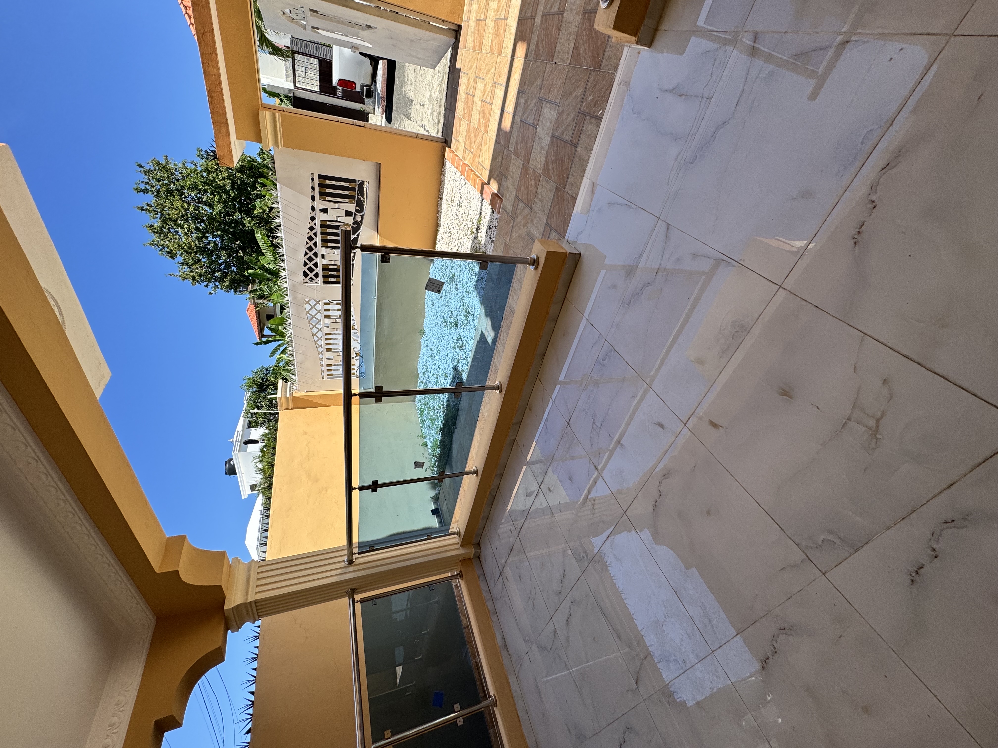 casas - venta de casa en la autopista de san isidro prado oriental con  370mts y 4 hab 1