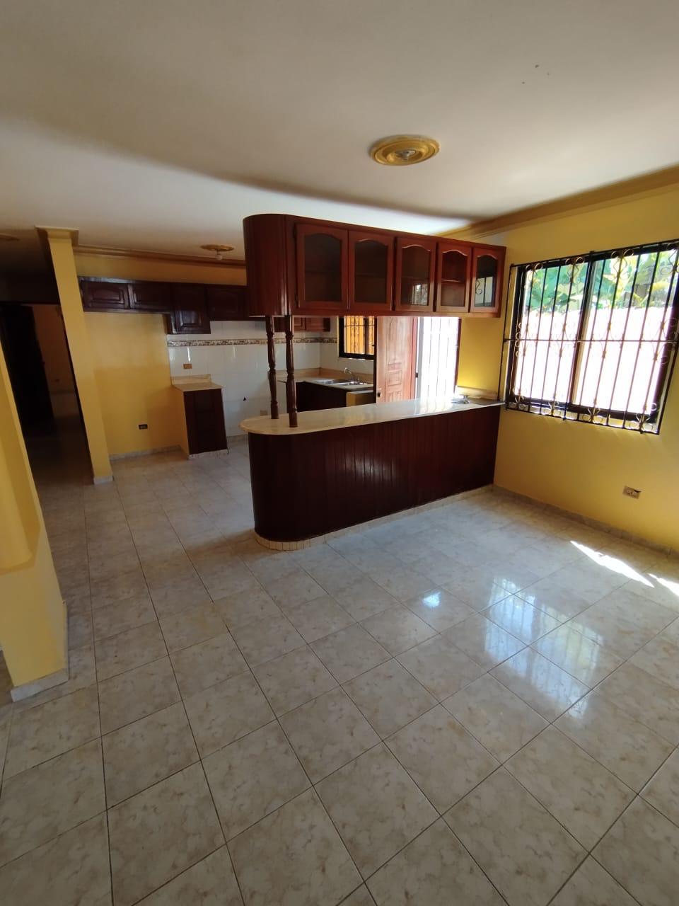 casas - Casa en venta o Alquiler en Sto.Dgo Este. Contactos en la 1ra foto y este medio. 7