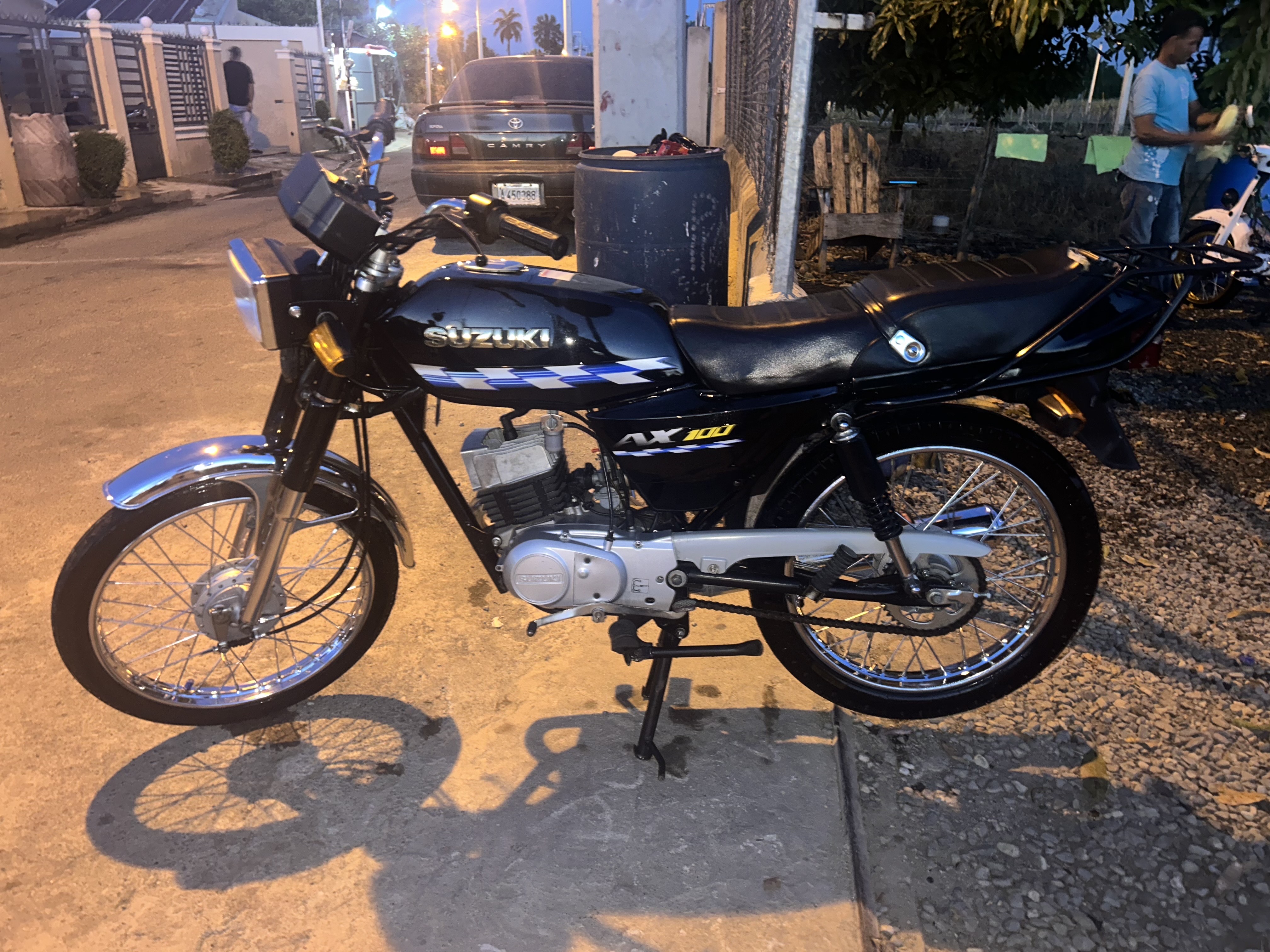 motores y pasolas - suzuki ax100  1