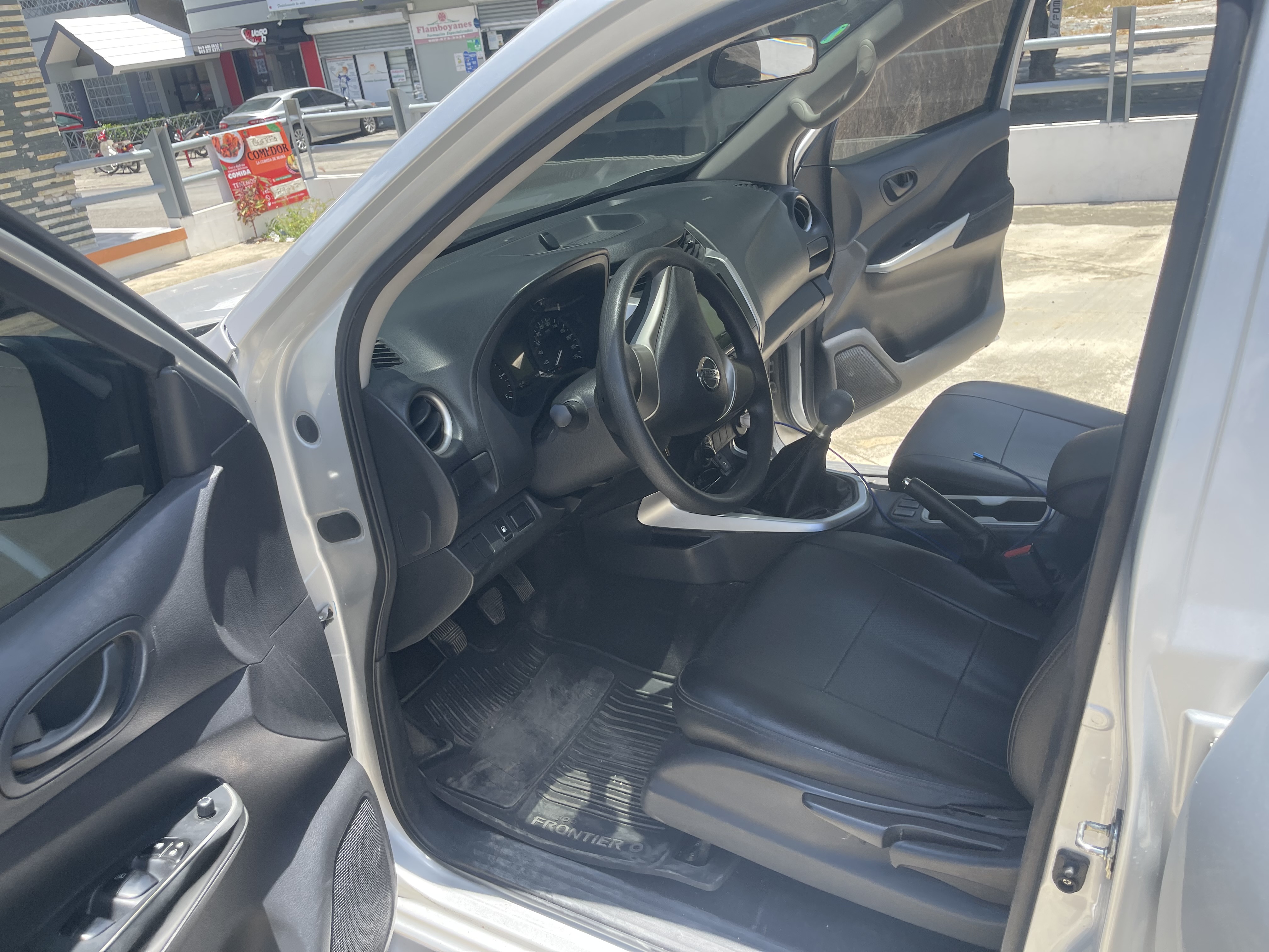 jeepetas y camionetas - Nissan Frontier 4WD, Diesel, único dueño, Alarma. 7