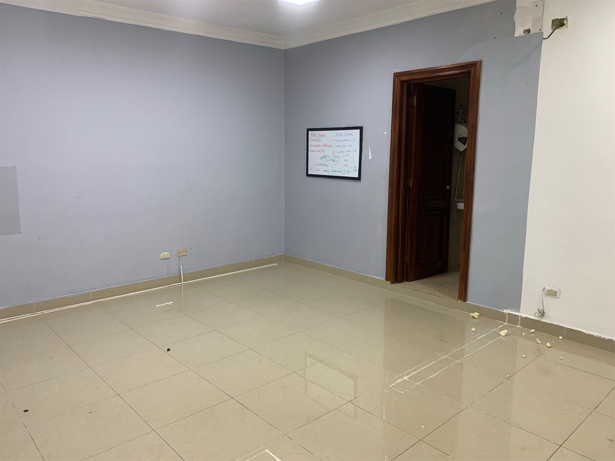 oficinas y locales comerciales - Local céntrico en Naco 5